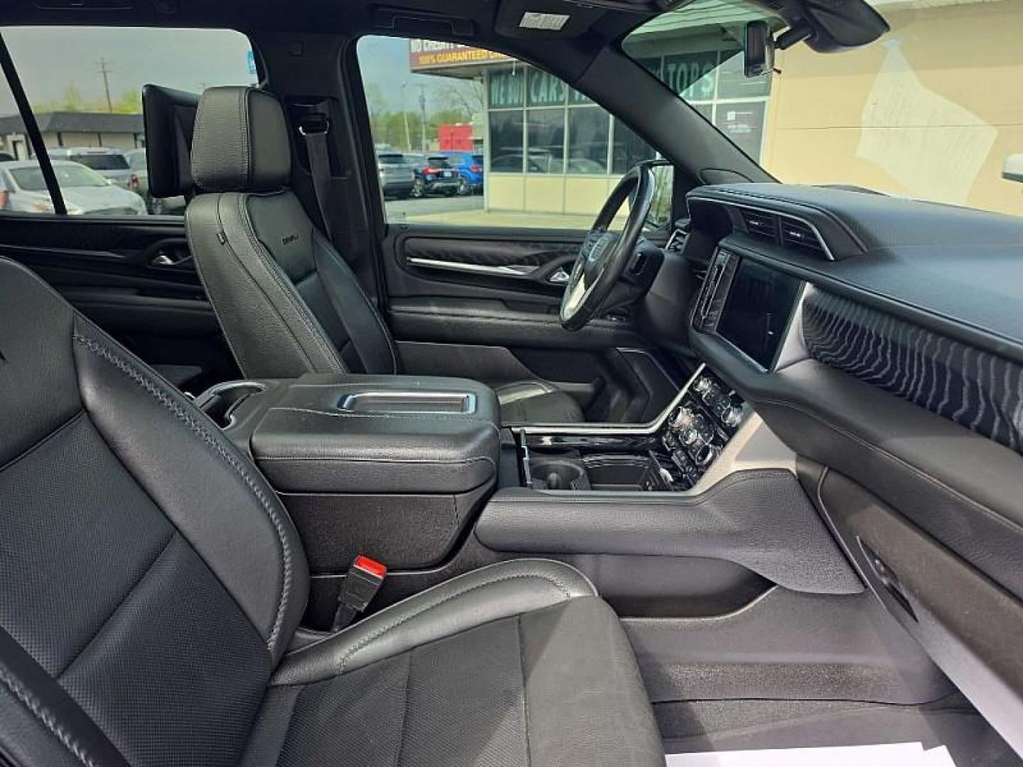 2021 BLACK /BLACK GMC Yukon Denali 4WD (1GKS2DKT4MR) with an 3.0L L6 DOHC 24V TURBO DIESEL engine, 10A transmission, located at 3304 Woodville Road, Northwood, OH, 43619, (419) 210-8019, 41.612694, -83.480743 - Your #1 Destination for Auto Loans and mdash;No Matter Your Credit!At our dealership, we believe everyone deserves the opportunity to drive their dream car and mdash;whether you have good credit, bad credit, or no credit at all. With a wide selection of hundreds of cars, trucks, and SUVs, you'll fin - Photo#19
