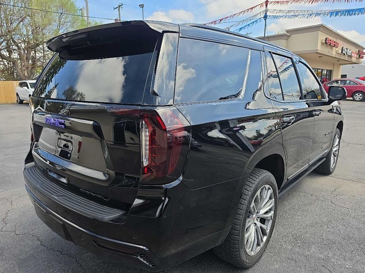 2021 BLACK /BLACK GMC Yukon Denali 4WD (1GKS2DKT4MR) with an 3.0L L6 DOHC 24V TURBO DIESEL engine, 10A transmission, located at 3304 Woodville Road, Northwood, OH, 43619, (419) 210-8019, 41.612694, -83.480743 - Your #1 Destination for Auto Loans and mdash;No Matter Your Credit!At our dealership, we believe everyone deserves the opportunity to drive their dream car and mdash;whether you have good credit, bad credit, or no credit at all. With a wide selection of hundreds of cars, trucks, and SUVs, you'll fin- Photo#44