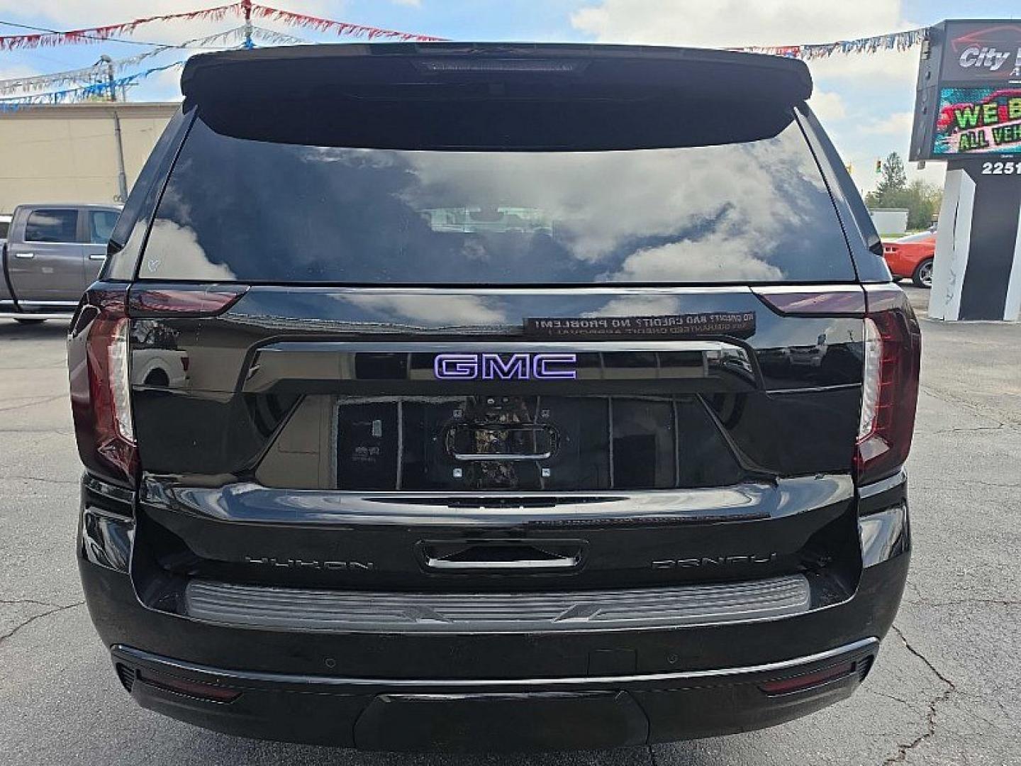 2021 BLACK /BLACK GMC Yukon Denali 4WD (1GKS2DKT4MR) with an 3.0L L6 DOHC 24V TURBO DIESEL engine, 10A transmission, located at 3304 Woodville Road, Northwood, OH, 43619, (419) 210-8019, 41.612694, -83.480743 - Your #1 Destination for Auto Loans and mdash;No Matter Your Credit!At our dealership, we believe everyone deserves the opportunity to drive their dream car and mdash;whether you have good credit, bad credit, or no credit at all. With a wide selection of hundreds of cars, trucks, and SUVs, you'll fin- Photo#47
