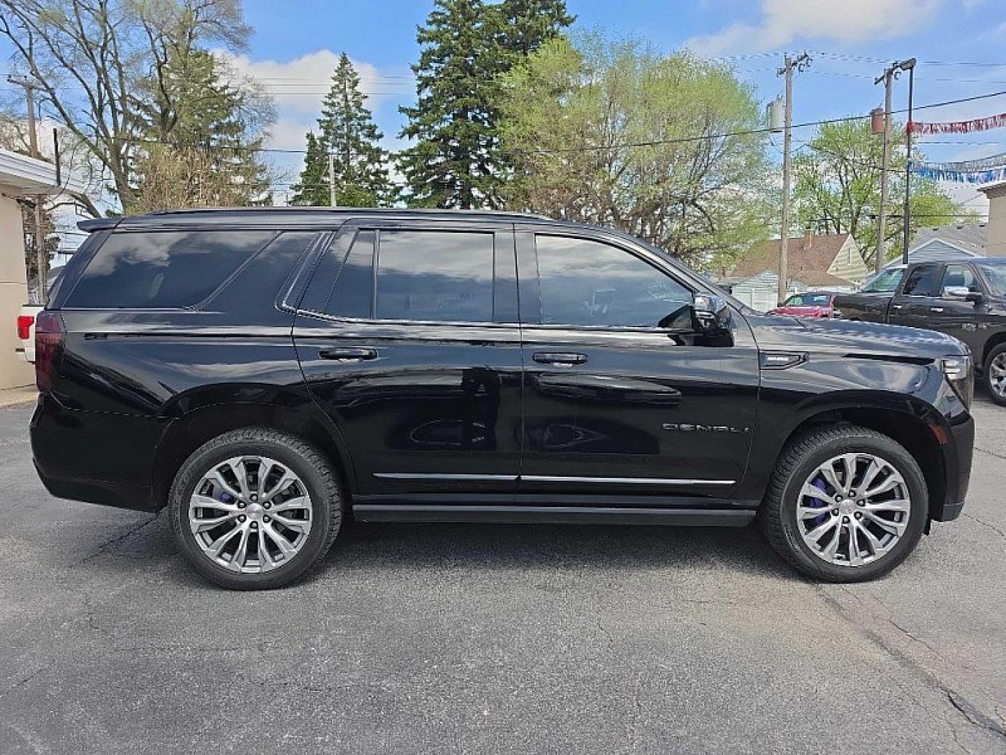 2021 BLACK /BLACK GMC Yukon Denali 4WD (1GKS2DKT4MR) with an 3.0L L6 DOHC 24V TURBO DIESEL engine, 10A transmission, located at 3304 Woodville Road, Northwood, OH, 43619, (419) 210-8019, 41.612694, -83.480743 - Your #1 Destination for Auto Loans and mdash;No Matter Your Credit!At our dealership, we believe everyone deserves the opportunity to drive their dream car and mdash;whether you have good credit, bad credit, or no credit at all. With a wide selection of hundreds of cars, trucks, and SUVs, you'll fin- Photo#49