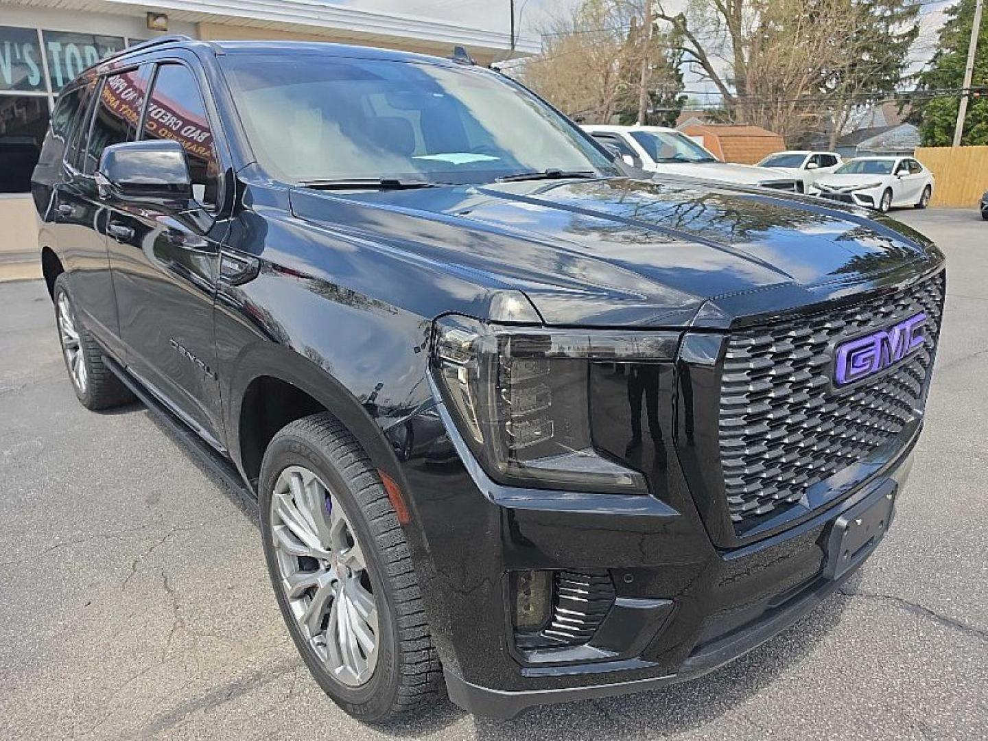 2021 BLACK /BLACK GMC Yukon Denali 4WD (1GKS2DKT4MR) with an 3.0L L6 DOHC 24V TURBO DIESEL engine, 10A transmission, located at 3304 Woodville Road, Northwood, OH, 43619, (419) 210-8019, 41.612694, -83.480743 - Your #1 Destination for Auto Loans and mdash;No Matter Your Credit!At our dealership, we believe everyone deserves the opportunity to drive their dream car and mdash;whether you have good credit, bad credit, or no credit at all. With a wide selection of hundreds of cars, trucks, and SUVs, you'll fin- Photo#50