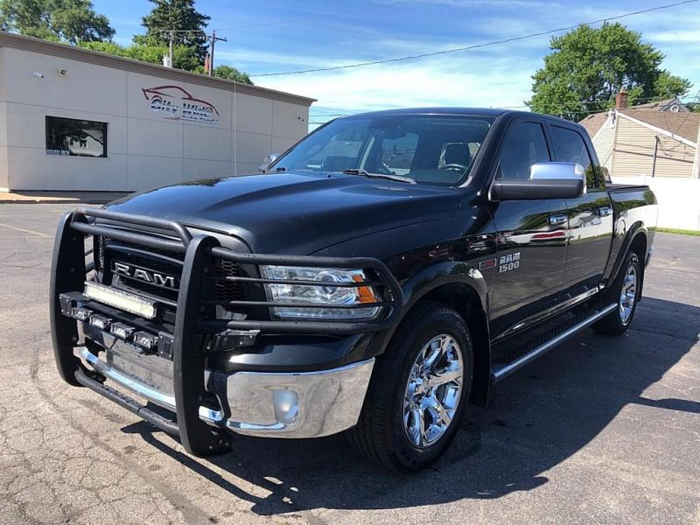 2018 SILVER /BLACK RAM 1500 Laramie Crew Cab SWB 4WD (1C6RR7NM6JS) with an 3.0L V6 DIESEL engine, 8A transmission, located at 3304 Woodville Road, Northwood, OH, 43619, (419) 210-8019, 41.612694, -83.480743 - Photo#0