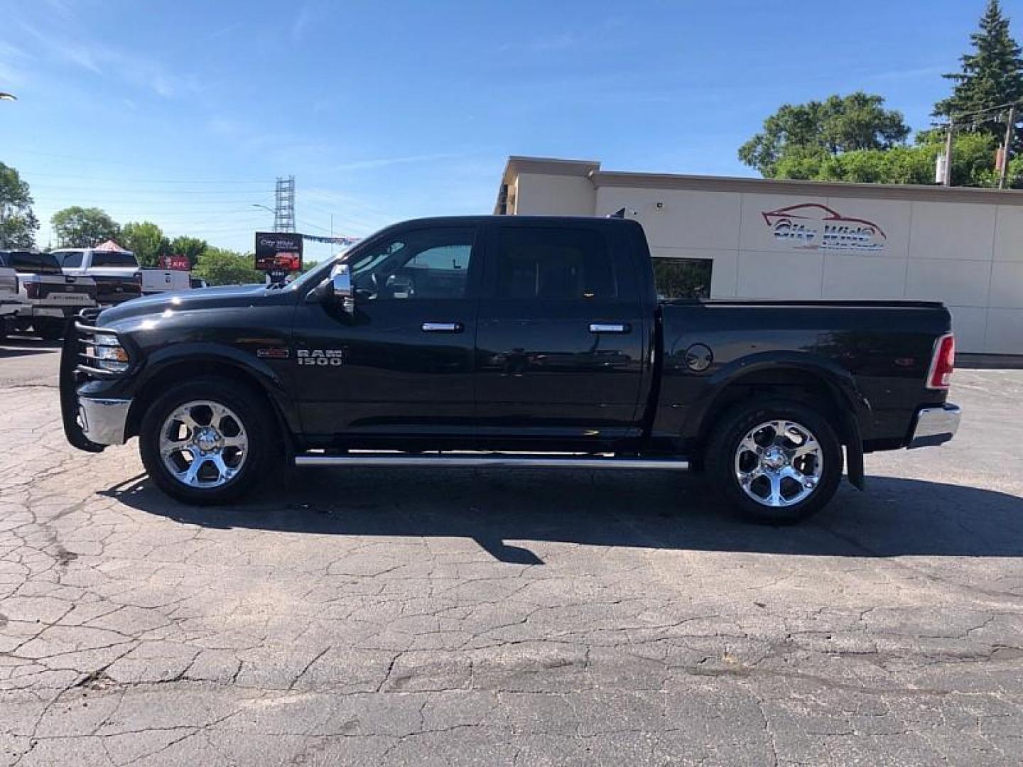 2018 SILVER /BLACK RAM 1500 Laramie Crew Cab SWB 4WD (1C6RR7NM6JS) with an 3.0L V6 DIESEL engine, 8A transmission, located at 3304 Woodville Road, Northwood, OH, 43619, (419) 210-8019, 41.612694, -83.480743 - Photo#1