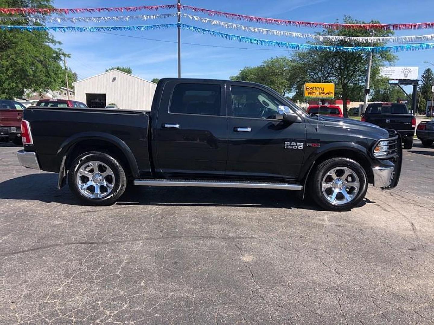 2018 SILVER /BLACK RAM 1500 Laramie Crew Cab SWB 4WD (1C6RR7NM6JS) with an 3.0L V6 DIESEL engine, 8A transmission, located at 3304 Woodville Road, Northwood, OH, 43619, (419) 210-8019, 41.612694, -83.480743 - Photo#5