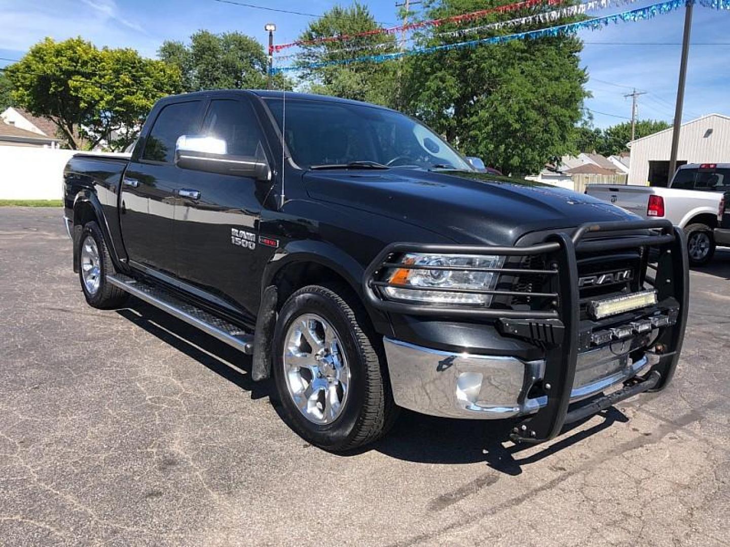 2018 SILVER /BLACK RAM 1500 Laramie Crew Cab SWB 4WD (1C6RR7NM6JS) with an 3.0L V6 DIESEL engine, 8A transmission, located at 3304 Woodville Road, Northwood, OH, 43619, (419) 210-8019, 41.612694, -83.480743 - Photo#6