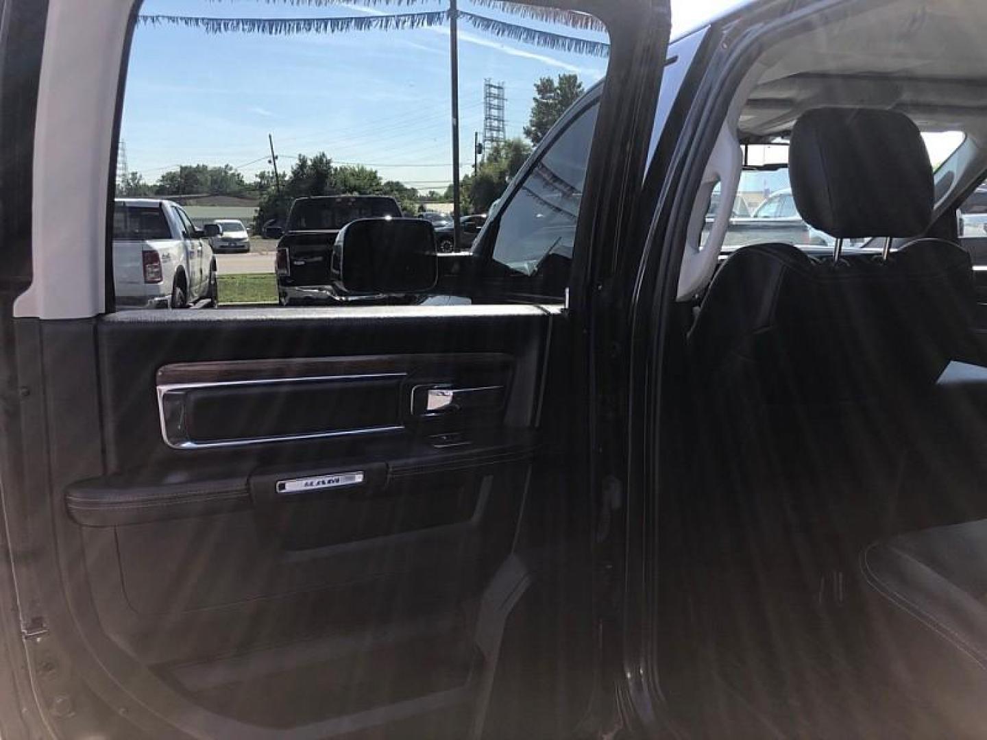 2018 SILVER /BLACK RAM 1500 Laramie Crew Cab SWB 4WD (1C6RR7NM6JS) with an 3.0L V6 DIESEL engine, 8A transmission, located at 3304 Woodville Road, Northwood, OH, 43619, (419) 210-8019, 41.612694, -83.480743 - Photo#10