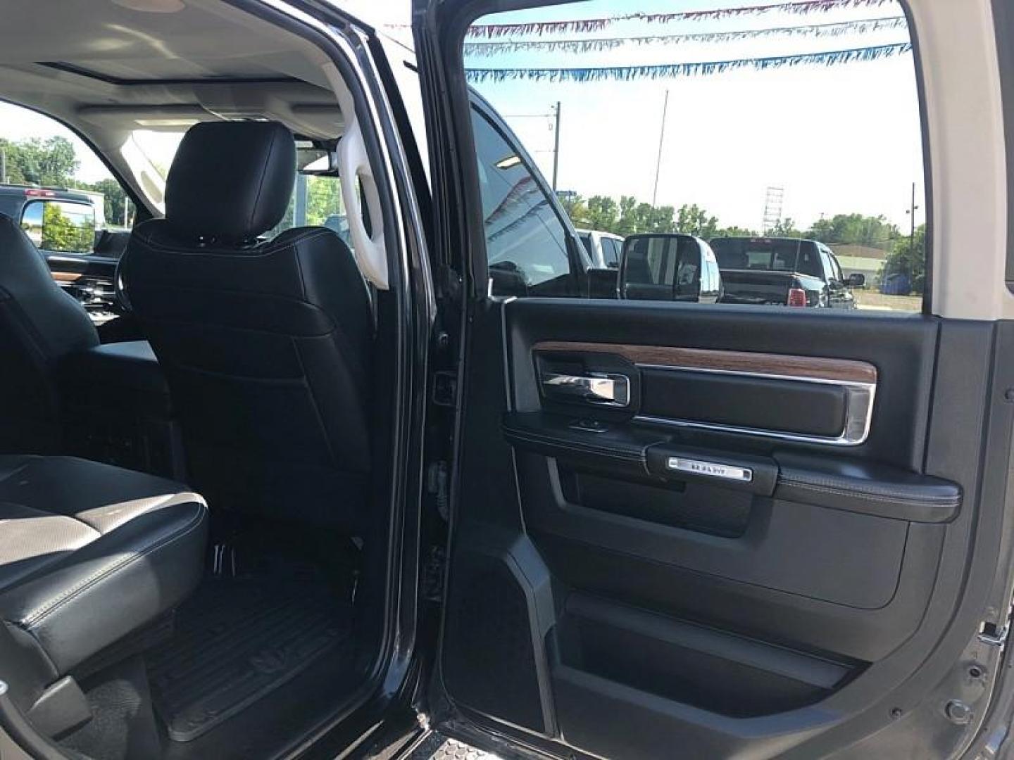 2018 SILVER /BLACK RAM 1500 Laramie Crew Cab SWB 4WD (1C6RR7NM6JS) with an 3.0L V6 DIESEL engine, 8A transmission, located at 3304 Woodville Road, Northwood, OH, 43619, (419) 210-8019, 41.612694, -83.480743 - Photo#13