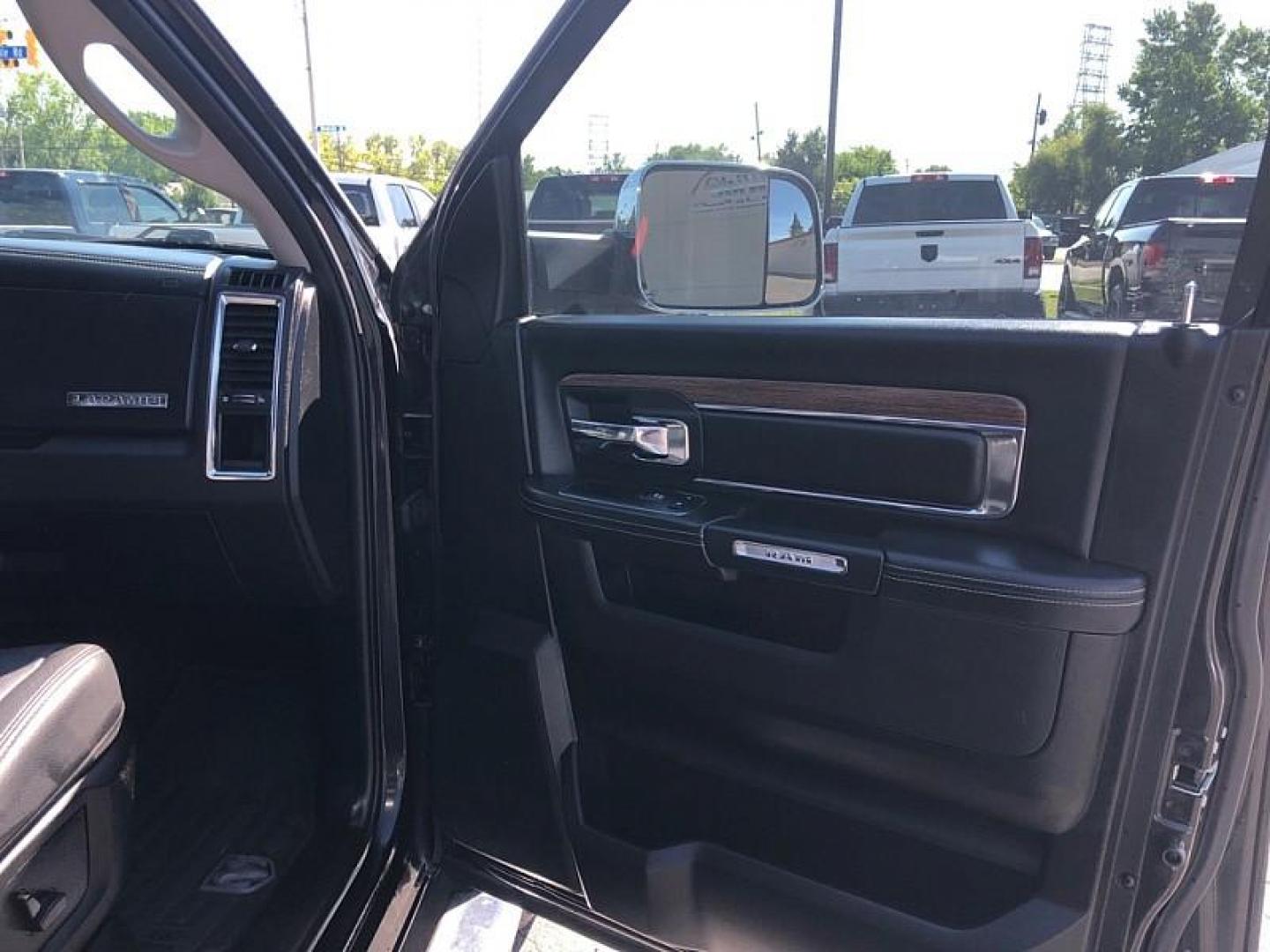 2018 SILVER /BLACK RAM 1500 Laramie Crew Cab SWB 4WD (1C6RR7NM6JS) with an 3.0L V6 DIESEL engine, 8A transmission, located at 3304 Woodville Road, Northwood, OH, 43619, (419) 210-8019, 41.612694, -83.480743 - Photo#15