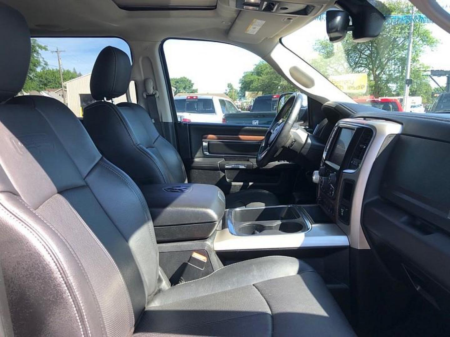 2018 SILVER /BLACK RAM 1500 Laramie Crew Cab SWB 4WD (1C6RR7NM6JS) with an 3.0L V6 DIESEL engine, 8A transmission, located at 3304 Woodville Road, Northwood, OH, 43619, (419) 210-8019, 41.612694, -83.480743 - Photo#16