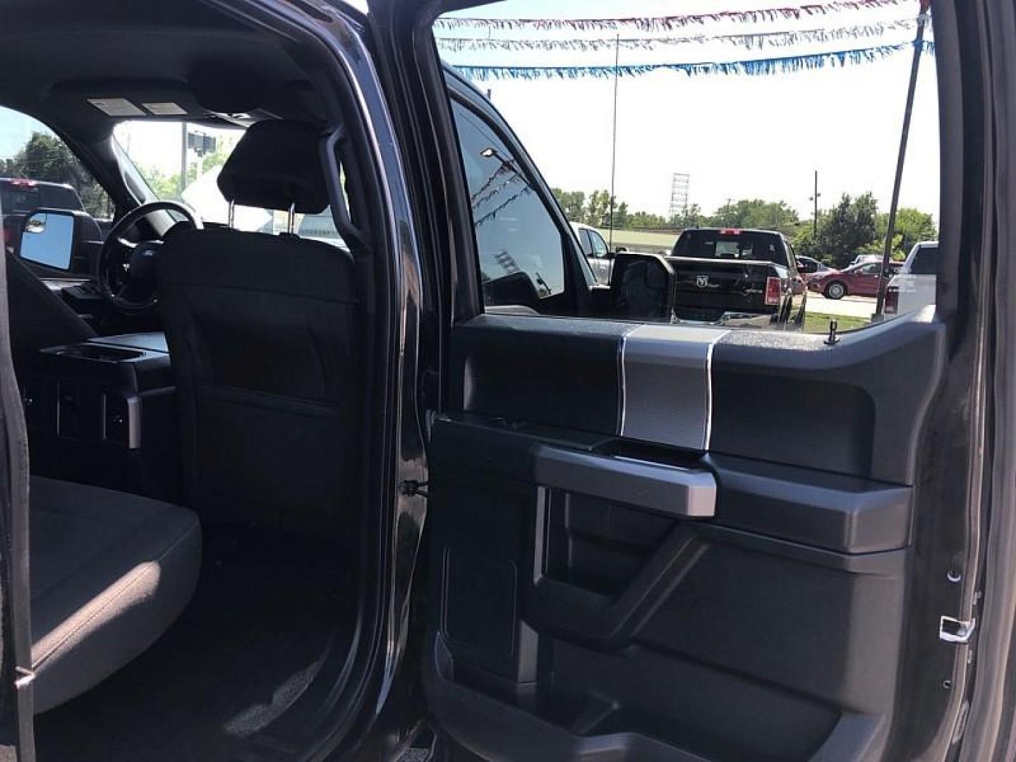 2016 BLACK /BLACK Ford F-150 XLT SuperCrew 6.5-ft. Bed 4WD (1FTEW1EP8GF) with an 2.7L V6 DOHC 24V engine, 6A transmission, located at 3304 Woodville Road, Northwood, OH, 43619, (419) 210-8019, 41.612694, -83.480743 - Photo#12