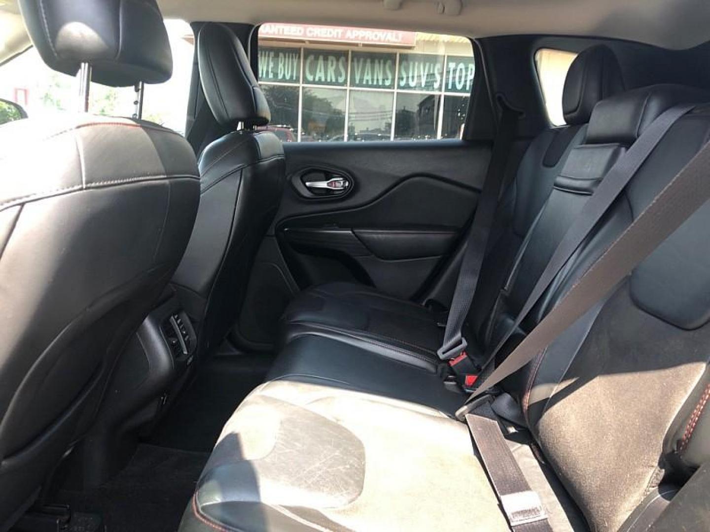 2015 GRAY /BLACK Jeep Cherokee Trailhawk 4WD (1C4PJMBS1FW) with an 3.2L V6 DOHC 24V engine, 9-Speed Automatic transmission, located at 3304 Woodville Road, Northwood, OH, 43619, (419) 210-8019, 41.612694, -83.480743 - Your #1 Destination for Auto Loans and mdash;No Matter Your Credit!At our dealership, we believe everyone deserves the opportunity to drive their dream car and mdash;whether you have good credit, bad credit, or no credit at all. With a wide selection of hundreds of cars, trucks, and SUVs, you'll fin - Photo#11