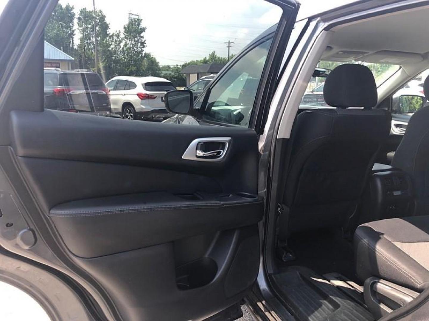 2019 GRAY /BLACK Nissan Pathfinder S 4WD (5N1DR2MM9KC) with an 3.5L V6 DOHC 24V engine, CVT transmission, located at 3304 Woodville Road, Northwood, OH, 43619, (419) 210-8019, 41.612694, -83.480743 - Your #1 Destination for Auto Loans and mdash;No Matter Your Credit!At our dealership, we believe everyone deserves the opportunity to drive their dream car and mdash;whether you have good credit, bad credit, or no credit at all. With a wide selection of hundreds of cars, trucks, and SUVs, you'll fin - Photo#10