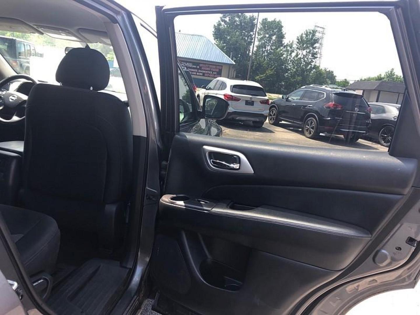 2019 GRAY /BLACK Nissan Pathfinder S 4WD (5N1DR2MM9KC) with an 3.5L V6 DOHC 24V engine, CVT transmission, located at 3304 Woodville Road, Northwood, OH, 43619, (419) 210-8019, 41.612694, -83.480743 - Your #1 Destination for Auto Loans and mdash;No Matter Your Credit!At our dealership, we believe everyone deserves the opportunity to drive their dream car and mdash;whether you have good credit, bad credit, or no credit at all. With a wide selection of hundreds of cars, trucks, and SUVs, you'll fin - Photo#13