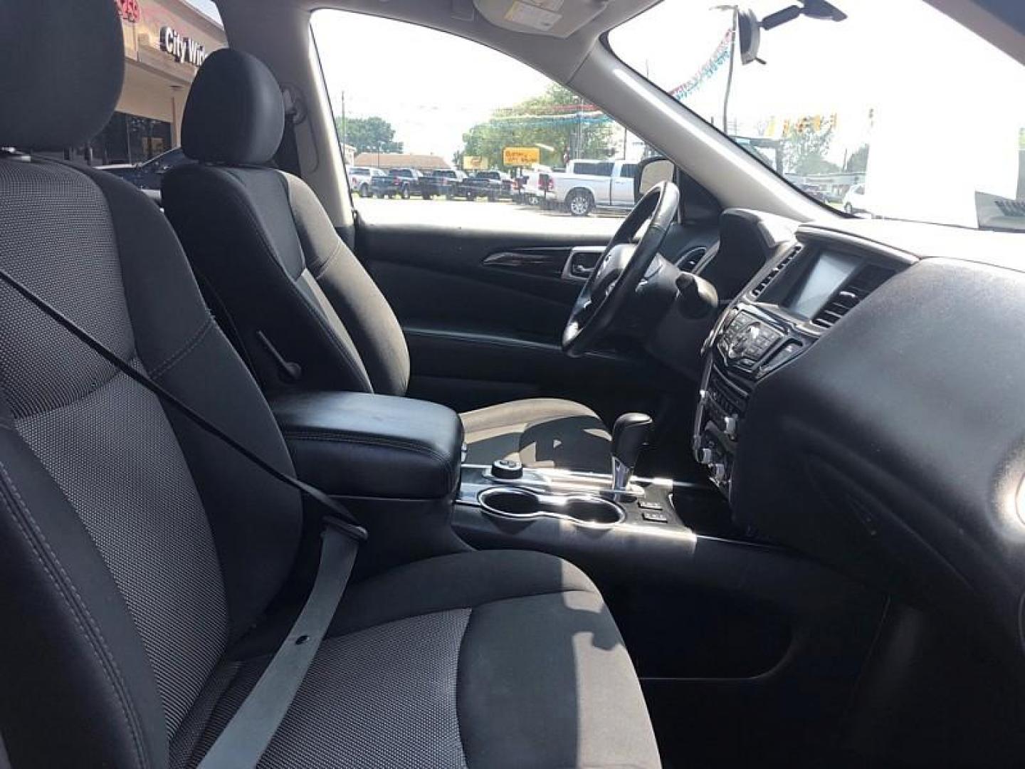 2019 GRAY /BLACK Nissan Pathfinder S 4WD (5N1DR2MM9KC) with an 3.5L V6 DOHC 24V engine, CVT transmission, located at 3304 Woodville Road, Northwood, OH, 43619, (419) 210-8019, 41.612694, -83.480743 - Your #1 Destination for Auto Loans and mdash;No Matter Your Credit!At our dealership, we believe everyone deserves the opportunity to drive their dream car and mdash;whether you have good credit, bad credit, or no credit at all. With a wide selection of hundreds of cars, trucks, and SUVs, you'll fin - Photo#16