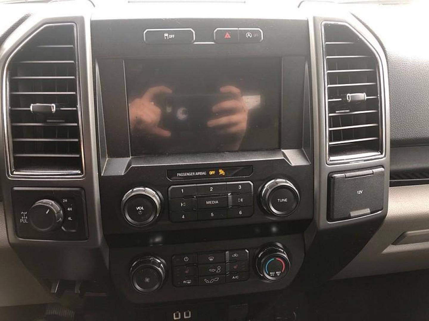 2019 RED /BEIGE Ford F-150 XL SuperCab 8-ft. Bed 4WD (1FTFX1E48KK) with an 3.5L V6 DOHC 24V engine, 6A transmission, located at 3304 Woodville Road, Northwood, OH, 43619, (419) 210-8019, 41.612694, -83.480743 - Your #1 Destination for Auto Loans and mdash;No Matter Your Credit!At our dealership, we believe everyone deserves the opportunity to drive their dream car and mdash;whether you have good credit, bad credit, or no credit at all. With a wide selection of hundreds of cars, trucks, and SUVs, you'll fin - Photo#21