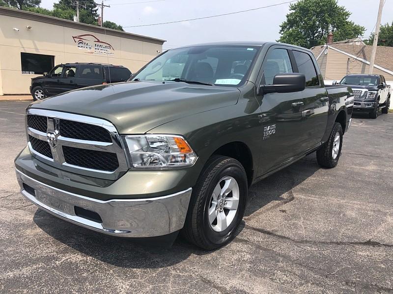 photo of 2021 RAM 1500 Classic Tradesman Crew Cab SWB 4WD