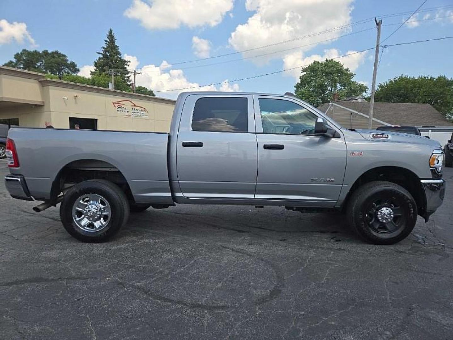2022 SILVER /BLACK RAM 2500 Tradesman Crew Cab SWB 4WD (3C6UR5CJ2NG) with an 6.4L V8 engine, 6A transmission, located at 3304 Woodville Road, Northwood, OH, 43619, (419) 210-8019, 41.612694, -83.480743 - Your #1 Destination for Auto Loans and mdash;No Matter Your Credit!At our dealership, we believe everyone deserves the opportunity to drive their dream car and mdash;whether you have good credit, bad credit, or no credit at all. With a wide selection of hundreds of cars, trucks, and SUVs, you'll fin - Photo#4