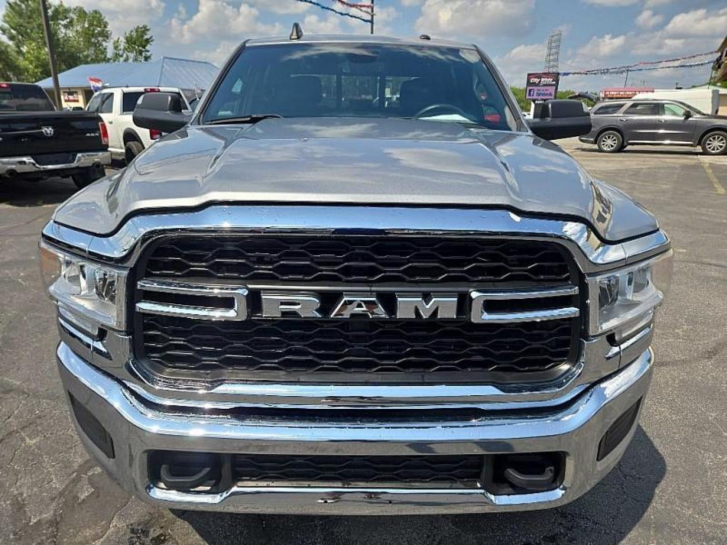 2022 SILVER /BLACK RAM 2500 Tradesman Crew Cab SWB 4WD (3C6UR5CJ2NG) with an 6.4L V8 engine, 6A transmission, located at 3304 Woodville Road, Northwood, OH, 43619, (419) 210-8019, 41.612694, -83.480743 - Your #1 Destination for Auto Loans and mdash;No Matter Your Credit!At our dealership, we believe everyone deserves the opportunity to drive their dream car and mdash;whether you have good credit, bad credit, or no credit at all. With a wide selection of hundreds of cars, trucks, and SUVs, you'll fin - Photo#6