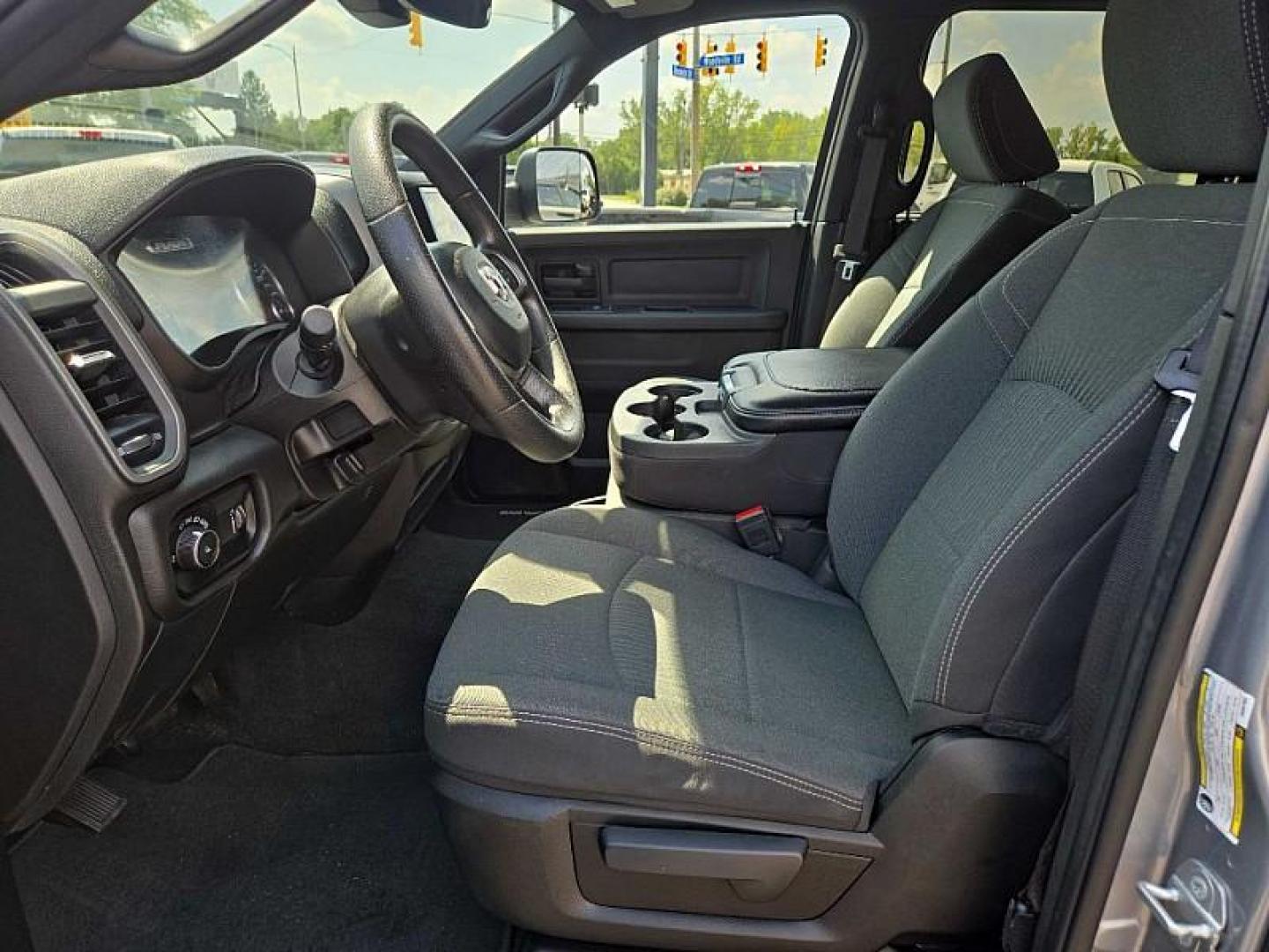 2022 SILVER /BLACK RAM 2500 Tradesman Crew Cab SWB 4WD (3C6UR5CJ2NG) with an 6.4L V8 engine, 6A transmission, located at 3304 Woodville Road, Northwood, OH, 43619, (419) 210-8019, 41.612694, -83.480743 - Your #1 Destination for Auto Loans and mdash;No Matter Your Credit!At our dealership, we believe everyone deserves the opportunity to drive their dream car and mdash;whether you have good credit, bad credit, or no credit at all. With a wide selection of hundreds of cars, trucks, and SUVs, you'll fin - Photo#8