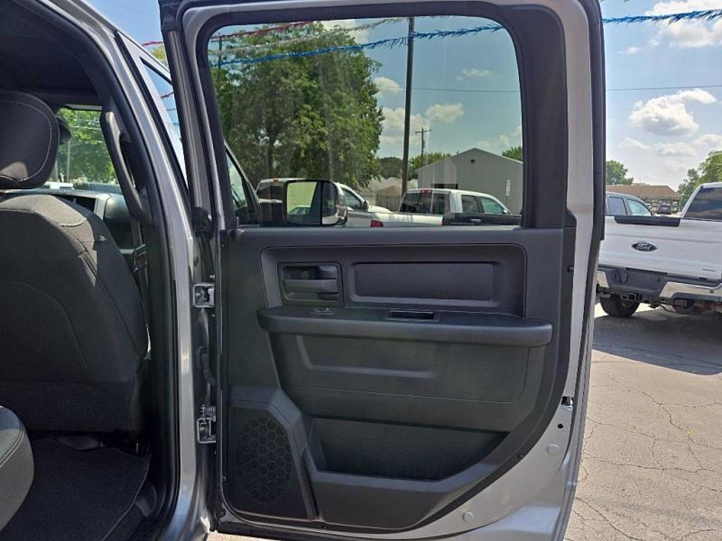 2022 SILVER /BLACK RAM 2500 Tradesman Crew Cab SWB 4WD (3C6UR5CJ2NG) with an 6.4L V8 engine, 6A transmission, located at 3304 Woodville Road, Northwood, OH, 43619, (419) 210-8019, 41.612694, -83.480743 - Your #1 Destination for Auto Loans and mdash;No Matter Your Credit!At our dealership, we believe everyone deserves the opportunity to drive their dream car and mdash;whether you have good credit, bad credit, or no credit at all. With a wide selection of hundreds of cars, trucks, and SUVs, you'll fin - Photo#11