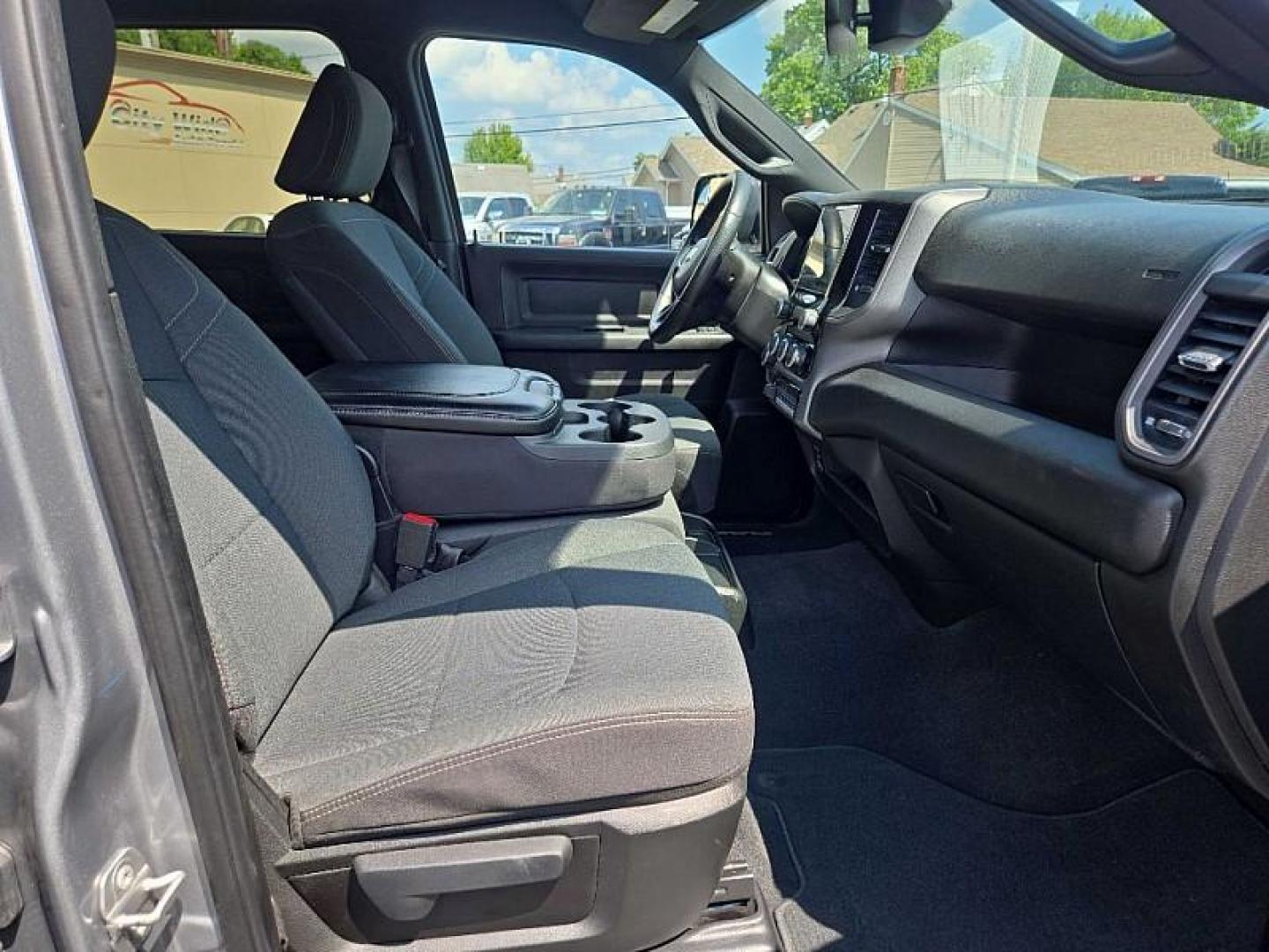 2022 SILVER /BLACK RAM 2500 Tradesman Crew Cab SWB 4WD (3C6UR5CJ2NG) with an 6.4L V8 engine, 6A transmission, located at 3304 Woodville Road, Northwood, OH, 43619, (419) 210-8019, 41.612694, -83.480743 - Your #1 Destination for Auto Loans and mdash;No Matter Your Credit!At our dealership, we believe everyone deserves the opportunity to drive their dream car and mdash;whether you have good credit, bad credit, or no credit at all. With a wide selection of hundreds of cars, trucks, and SUVs, you'll fin - Photo#14