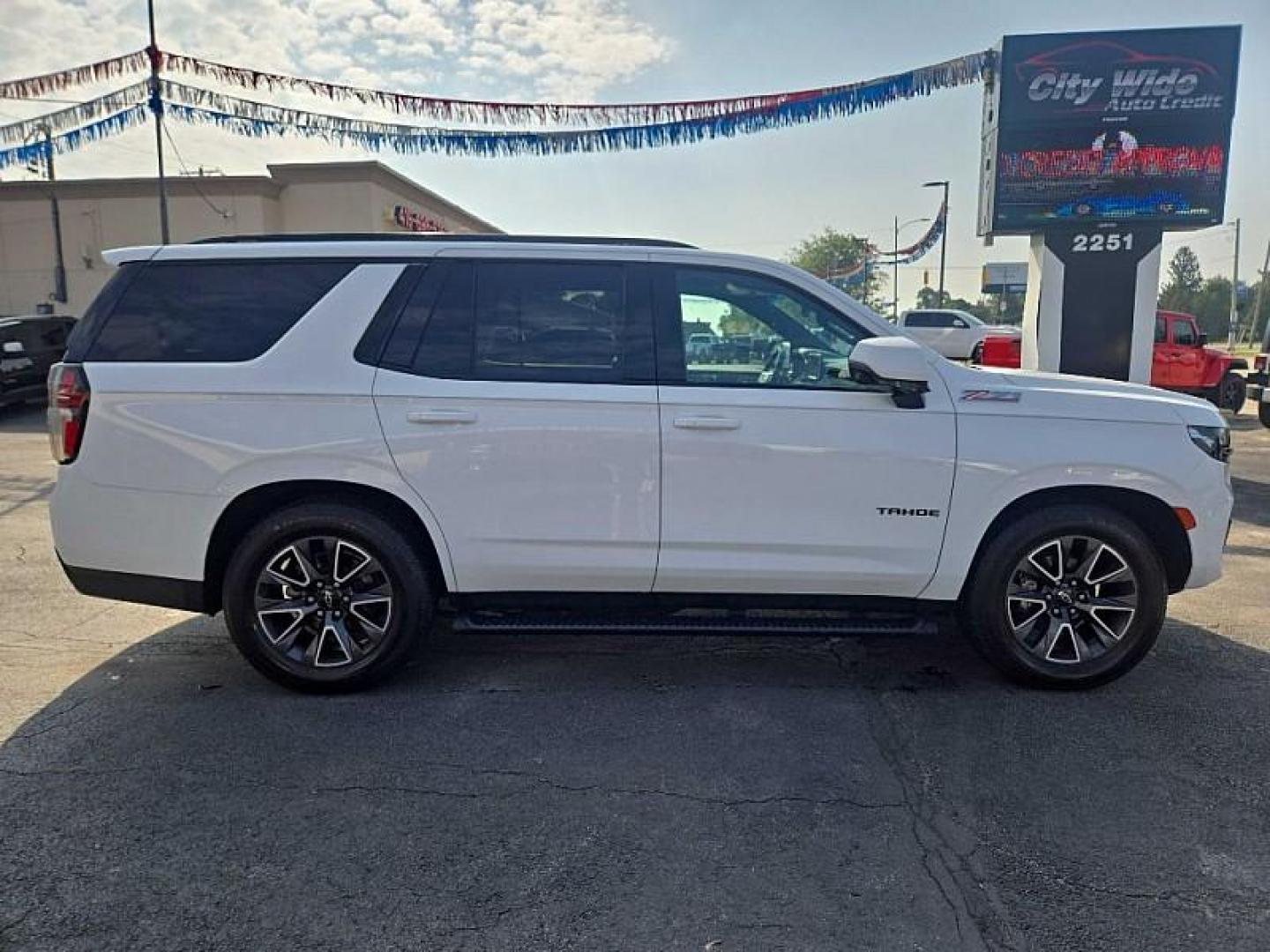 2021 WHITE /BLACK Chevrolet Tahoe Z71 (1GNSKPKD7MR) with an 5.3L V8 OHV 16V engine, 10A transmission, located at 3304 Woodville Road, Northwood, OH, 43619, (419) 210-8019, 41.612694, -83.480743 - Your #1 Destination for Auto Loans and mdash;No Matter Your Credit!At our dealership, we believe everyone deserves the opportunity to drive their dream car and mdash;whether you have good credit, bad credit, or no credit at all. With a wide selection of hundreds of cars, trucks, and SUVs, you'll fin - Photo#3