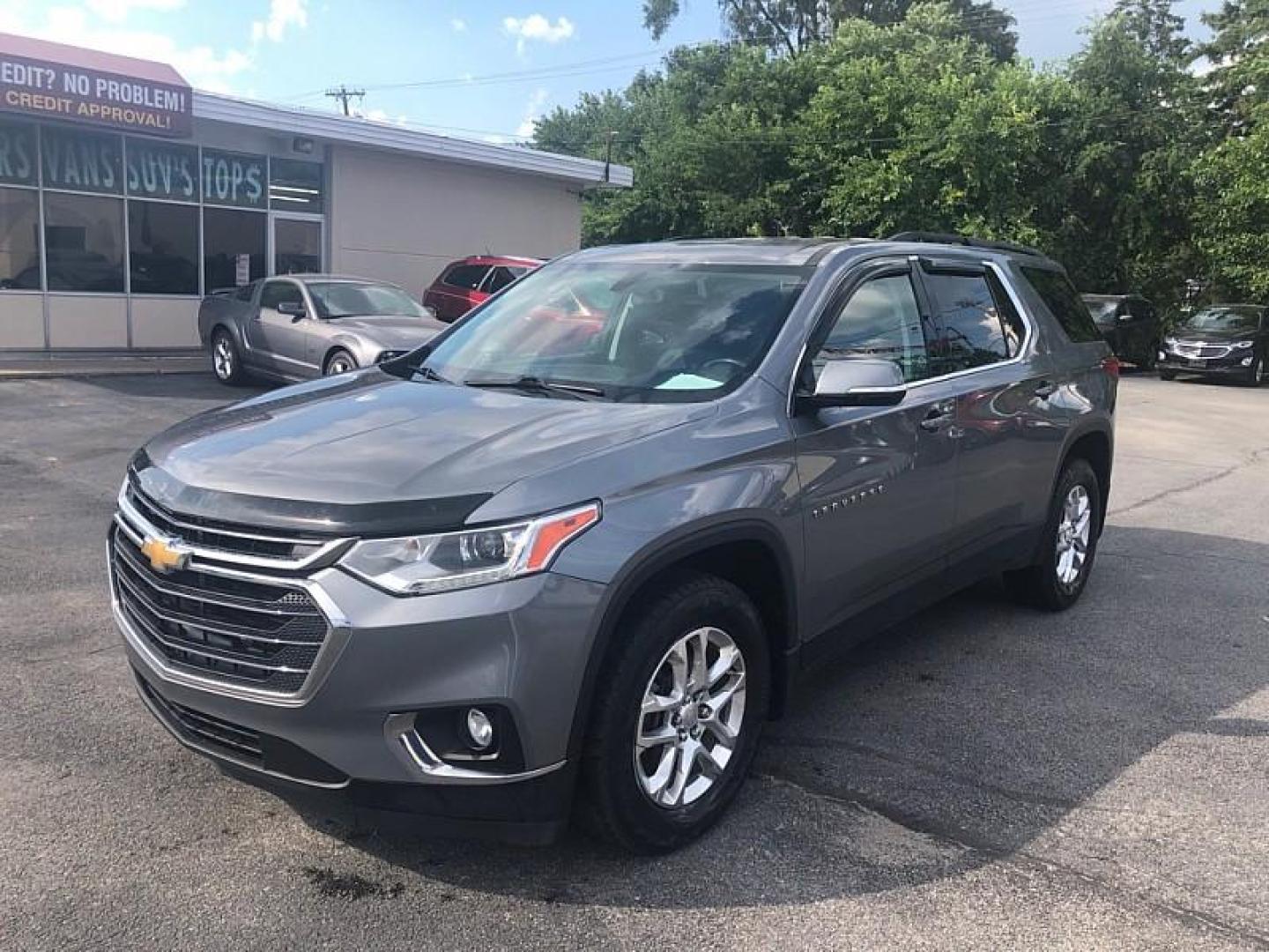 2019 GRAY /BLACK Chevrolet Traverse LT Cloth AWD (1GNEVGKW0KJ) with an 3.6L V6 DOHC 24V engine, 9A transmission, located at 3304 Woodville Road, Northwood, OH, 43619, (419) 210-8019, 41.612694, -83.480743 - Your #1 Destination for Auto Loans and mdash;No Matter Your Credit!At our dealership, we believe everyone deserves the opportunity to drive their dream car and mdash;whether you have good credit, bad credit, or no credit at all. With a wide selection of hundreds of cars, trucks, and SUVs, you'll fin - Photo#0