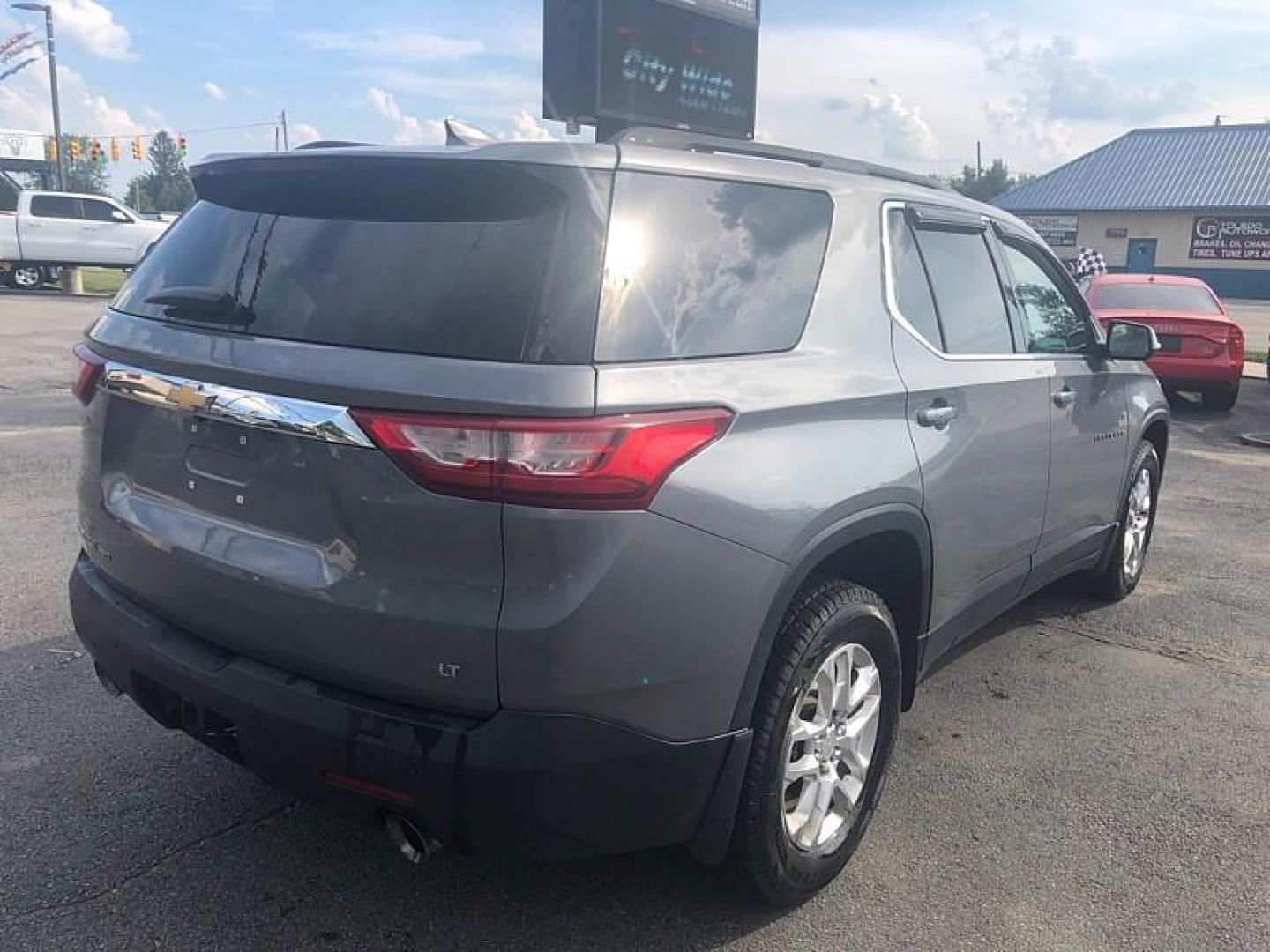 2019 GRAY /BLACK Chevrolet Traverse LT Cloth AWD (1GNEVGKW0KJ) with an 3.6L V6 DOHC 24V engine, 9A transmission, located at 3304 Woodville Road, Northwood, OH, 43619, (419) 210-8019, 41.612694, -83.480743 - Your #1 Destination for Auto Loans and mdash;No Matter Your Credit!At our dealership, we believe everyone deserves the opportunity to drive their dream car and mdash;whether you have good credit, bad credit, or no credit at all. With a wide selection of hundreds of cars, trucks, and SUVs, you'll fin - Photo#4
