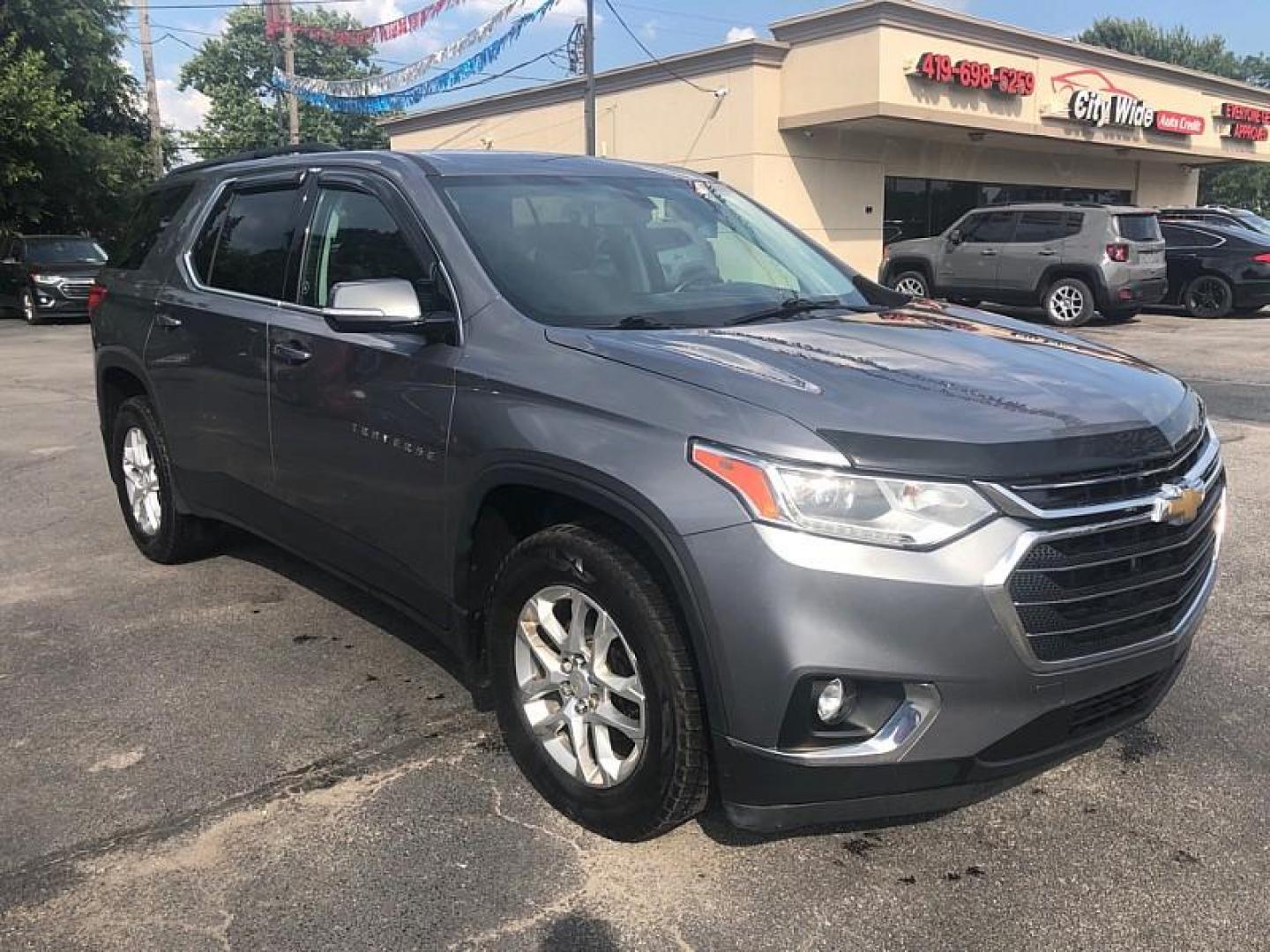 2019 GRAY /BLACK Chevrolet Traverse LT Cloth AWD (1GNEVGKW0KJ) with an 3.6L V6 DOHC 24V engine, 9A transmission, located at 3304 Woodville Road, Northwood, OH, 43619, (419) 210-8019, 41.612694, -83.480743 - Your #1 Destination for Auto Loans and mdash;No Matter Your Credit!At our dealership, we believe everyone deserves the opportunity to drive their dream car and mdash;whether you have good credit, bad credit, or no credit at all. With a wide selection of hundreds of cars, trucks, and SUVs, you'll fin - Photo#6