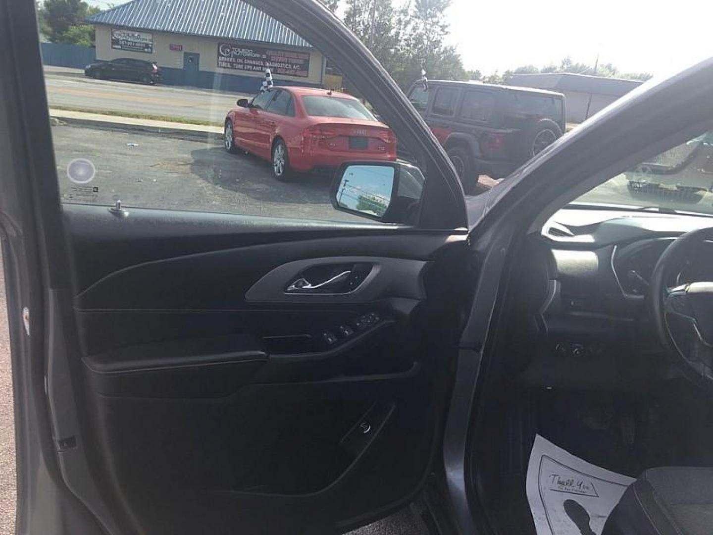 2019 GRAY /BLACK Chevrolet Traverse LT Cloth AWD (1GNEVGKW0KJ) with an 3.6L V6 DOHC 24V engine, 9A transmission, located at 3304 Woodville Road, Northwood, OH, 43619, (419) 210-8019, 41.612694, -83.480743 - Your #1 Destination for Auto Loans and mdash;No Matter Your Credit!At our dealership, we believe everyone deserves the opportunity to drive their dream car and mdash;whether you have good credit, bad credit, or no credit at all. With a wide selection of hundreds of cars, trucks, and SUVs, you'll fin - Photo#8