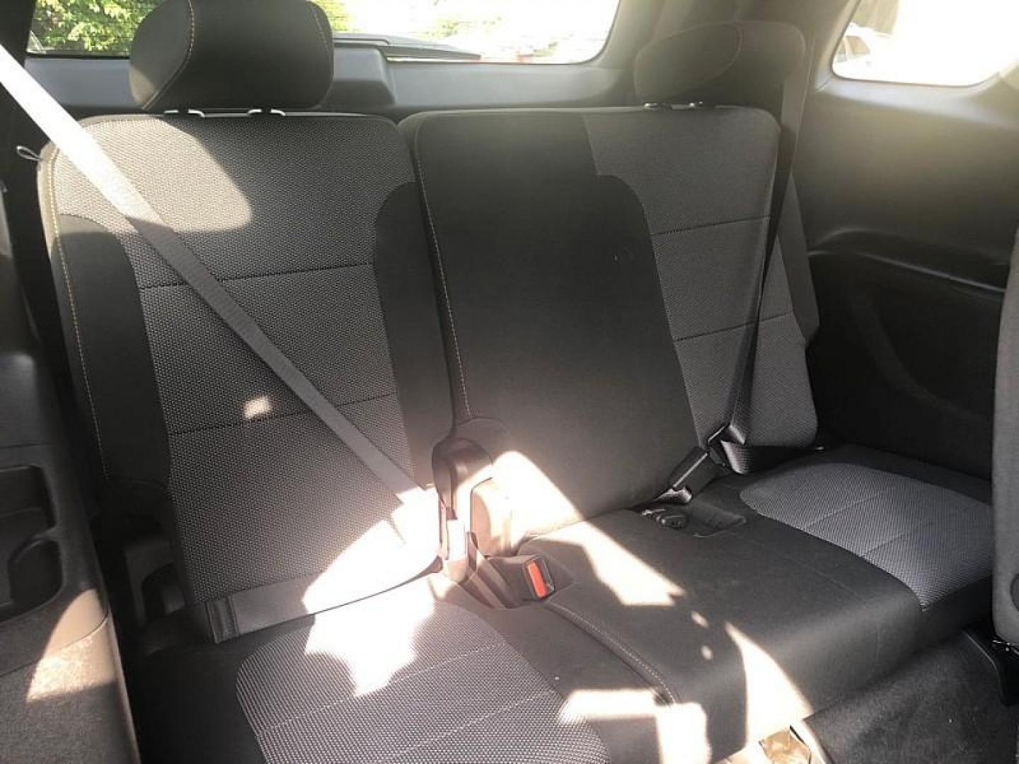 2019 GRAY /BLACK Chevrolet Traverse LT Cloth AWD (1GNEVGKW0KJ) with an 3.6L V6 DOHC 24V engine, 9A transmission, located at 3304 Woodville Road, Northwood, OH, 43619, (419) 210-8019, 41.612694, -83.480743 - Your #1 Destination for Auto Loans and mdash;No Matter Your Credit!At our dealership, we believe everyone deserves the opportunity to drive their dream car and mdash;whether you have good credit, bad credit, or no credit at all. With a wide selection of hundreds of cars, trucks, and SUVs, you'll fin - Photo#16