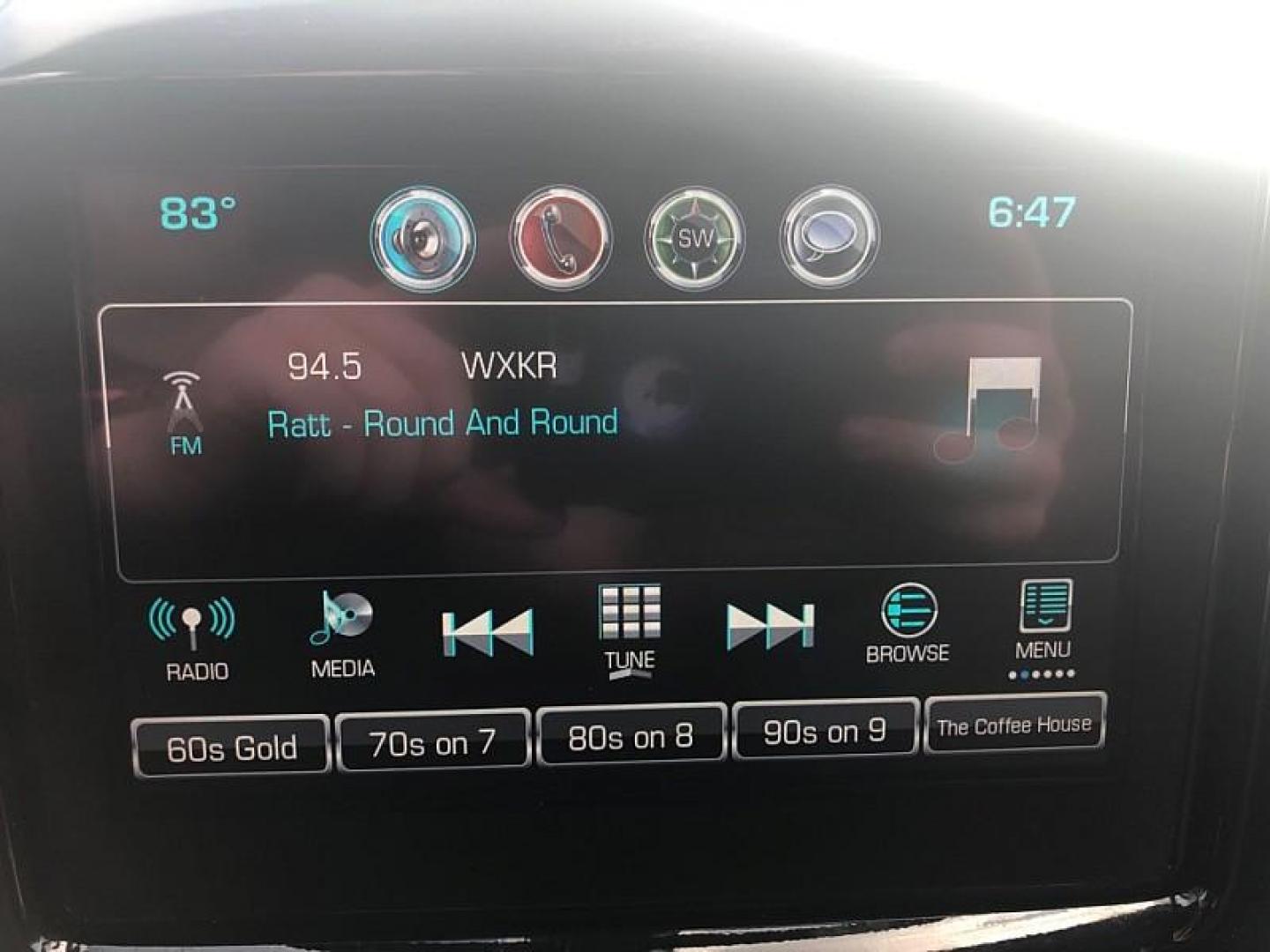 2019 GRAY /BLACK Chevrolet Traverse LT Cloth AWD (1GNEVGKW0KJ) with an 3.6L V6 DOHC 24V engine, 9A transmission, located at 3304 Woodville Road, Northwood, OH, 43619, (419) 210-8019, 41.612694, -83.480743 - Your #1 Destination for Auto Loans and mdash;No Matter Your Credit!At our dealership, we believe everyone deserves the opportunity to drive their dream car and mdash;whether you have good credit, bad credit, or no credit at all. With a wide selection of hundreds of cars, trucks, and SUVs, you'll fin - Photo#22