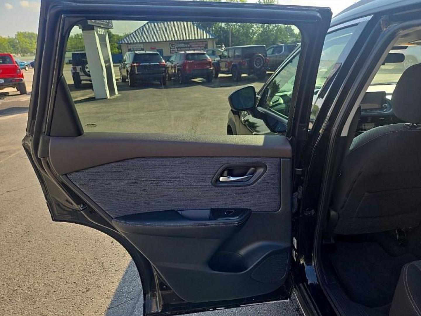 2021 BLACK /BLACK Nissan Rogue SV AWD (5N1AT3BB8MC) with an 2.5L L4 DOHC 16V engine, CVT transmission, located at 3304 Woodville Road, Northwood, OH, 43619, (419) 210-8019, 41.612694, -83.480743 - Your #1 Destination for Auto Loans and mdash;No Matter Your Credit!At our dealership, we believe everyone deserves the opportunity to drive their dream car and mdash;whether you have good credit, bad credit, or no credit at all. With a wide selection of hundreds of cars, trucks, and SUVs, you'll fin - Photo#10