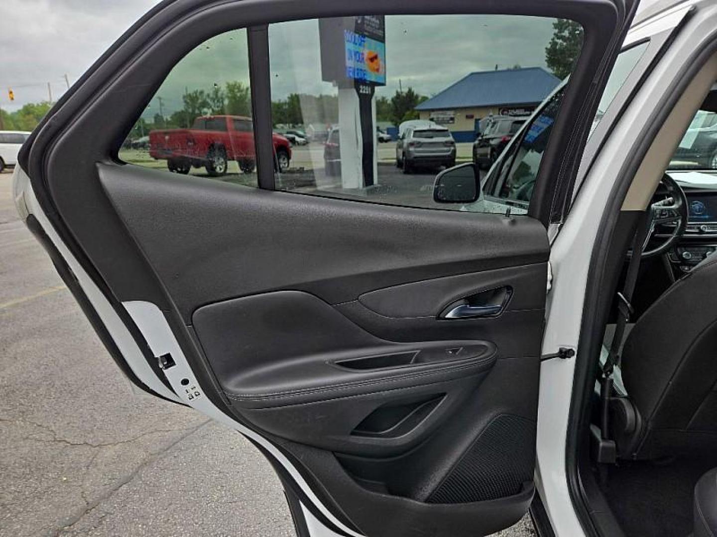 2020 WHITE /BLACK Buick Encore Preferred AWD (KL4CJESBXLB) with an 1.4L L4 DOHC 16V TURBO engine, 6A transmission, located at 3304 Woodville Road, Northwood, OH, 43619, (419) 210-8019, 41.612694, -83.480743 - Your #1 Destination for Auto Loans and mdash;No Matter Your Credit!At our dealership, we believe everyone deserves the opportunity to drive their dream car and mdash;whether you have good credit, bad credit, or no credit at all. With a wide selection of hundreds of cars, trucks, and SUVs, you'll fin - Photo#10