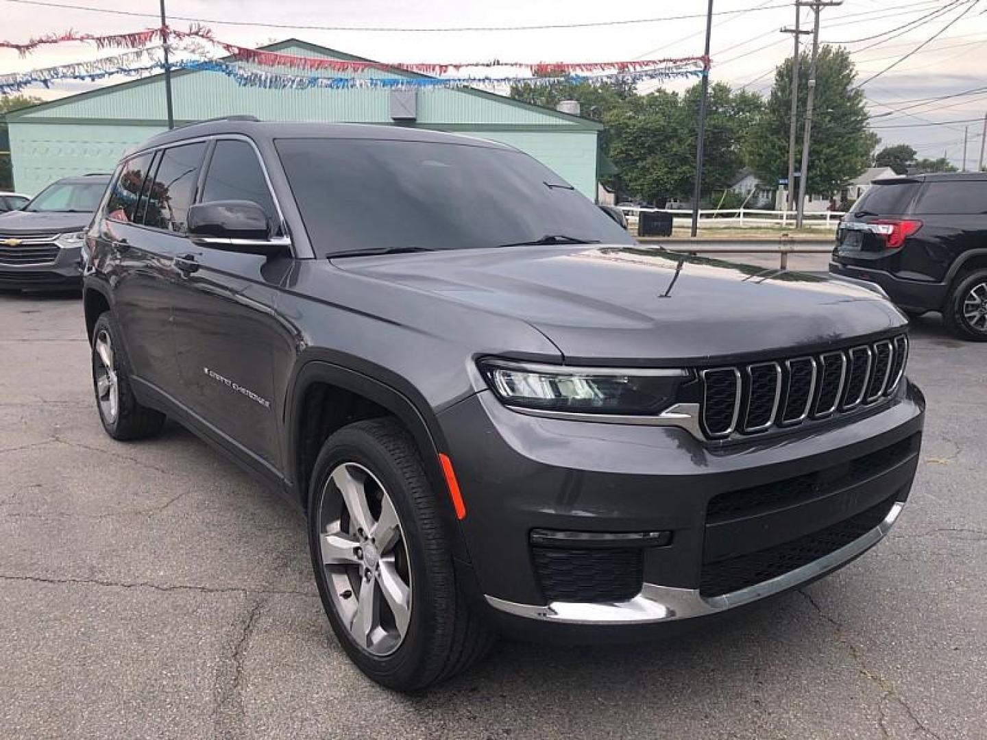 2021 GRAY /BLACK Jeep Grand Cherokee Limited 4WD (1C4RJKBG9M8) with an 3.6L V6 DOHC 24V engine, 8A transmission, located at 3304 Woodville Road, Northwood, OH, 43619, (419) 210-8019, 41.612694, -83.480743 - Your #1 Destination for Auto Loans and mdash;No Matter Your Credit!At our dealership, we believe everyone deserves the opportunity to drive their dream car and mdash;whether you have good credit, bad credit, or no credit at all. With a wide selection of hundreds of cars, trucks, and SUVs, you'll fin - Photo#6