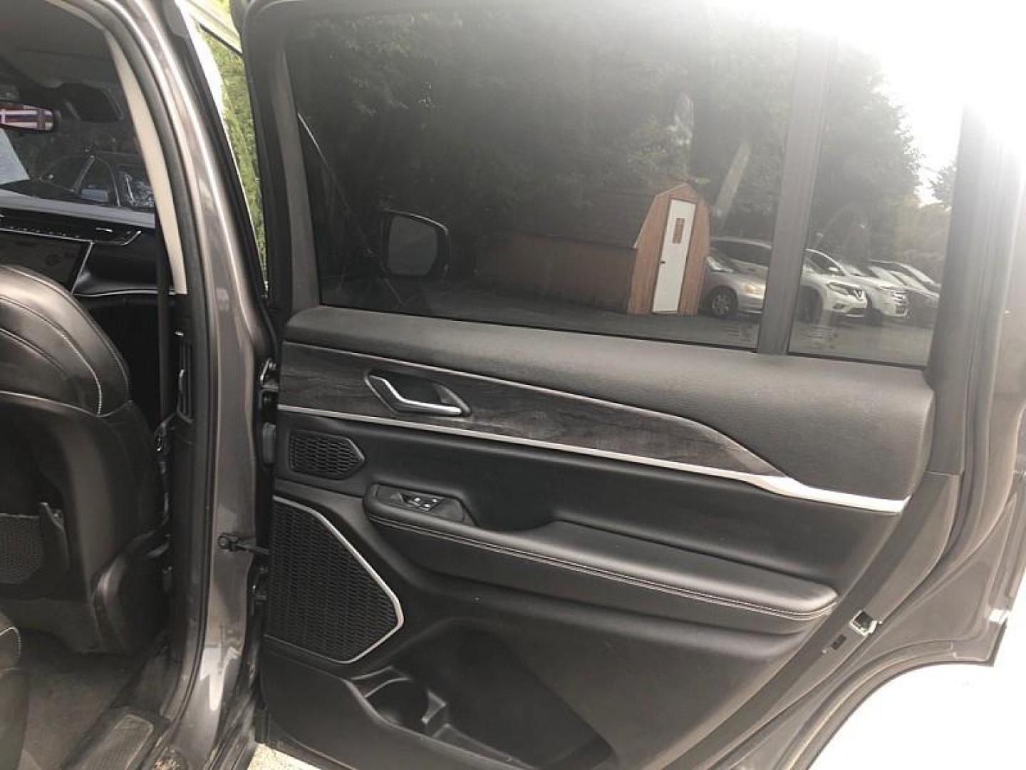 2021 GRAY /BLACK Jeep Grand Cherokee Limited 4WD (1C4RJKBG9M8) with an 3.6L V6 DOHC 24V engine, 8A transmission, located at 3304 Woodville Road, Northwood, OH, 43619, (419) 210-8019, 41.612694, -83.480743 - Your #1 Destination for Auto Loans and mdash;No Matter Your Credit!At our dealership, we believe everyone deserves the opportunity to drive their dream car and mdash;whether you have good credit, bad credit, or no credit at all. With a wide selection of hundreds of cars, trucks, and SUVs, you'll fin - Photo#14