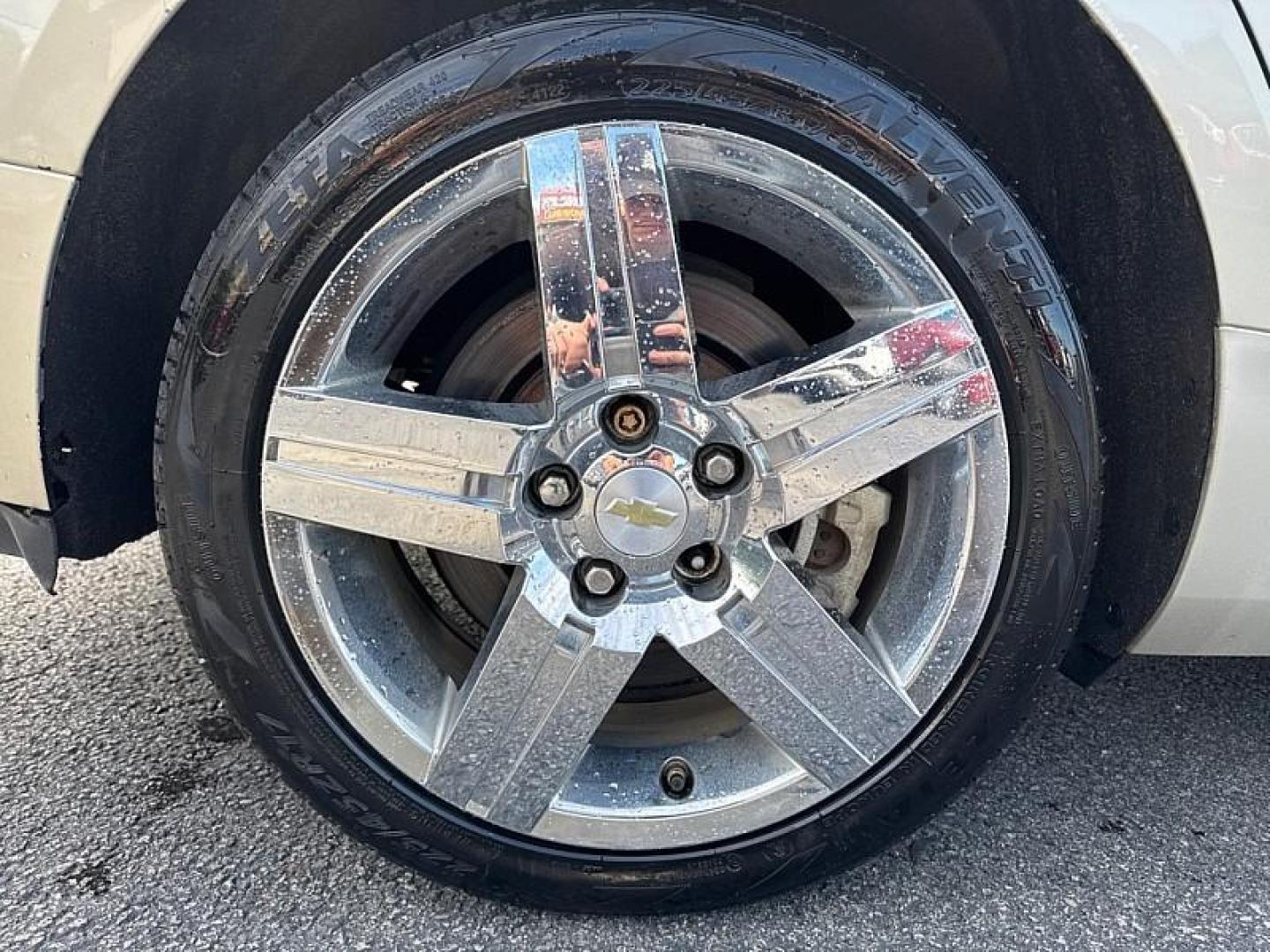 2015 GOLD /BLACK Cadillac ATS 2.0L Turbo Standard AWD (1G6AG5RX7F0) with an 2.0L L4 DOHC 16V TURBO engine, 6-Speed Automatic transmission, located at 3304 Woodville Road, Northwood, OH, 43619, (419) 210-8019, 41.612694, -83.480743 - Your #1 Destination for Auto Loans and mdash;No Matter Your Credit!At our dealership, we believe everyone deserves the opportunity to drive their dream car and mdash;whether you have good credit, bad credit, or no credit at all. With a wide selection of hundreds of cars, trucks, and SUVs, you'll fin - Photo#17