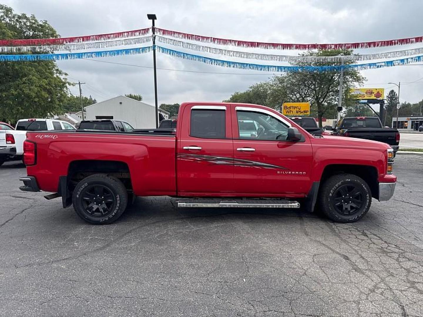 2014 RED /BLACK Chevrolet Silverado 1500 1LT Double Cab 4WD (1GCVKREC7EZ) with an 5.3L V8 OHV 16V engine, 6-Speed Automatic transmission, located at 3304 Woodville Road, Northwood, OH, 43619, (419) 210-8019, 41.612694, -83.480743 - Your #1 Destination for Auto Loans and mdash;No Matter Your Credit!At our dealership, we believe everyone deserves the opportunity to drive their dream car and mdash;whether you have good credit, bad credit, or no credit at all. With a wide selection of hundreds of cars, trucks, and SUVs, you'll fin - Photo#5