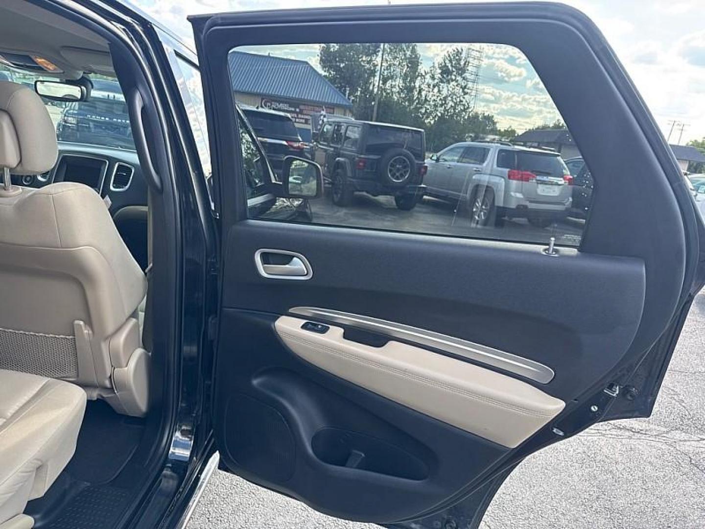 2020 BLACK /TAN Dodge Durango SXT AWD (1C4RDJAG8LC) with an 3.6L V6 DOHC 24V engine, 8A transmission, located at 3304 Woodville Road, Northwood, OH, 43619, (419) 210-8019, 41.612694, -83.480743 - Your #1 Destination for Auto Loans and mdash;No Matter Your Credit!At our dealership, we believe everyone deserves the opportunity to drive their dream car and mdash;whether you have good credit, bad credit, or no credit at all. With a wide selection of hundreds of cars, trucks, and SUVs, you'll fin - Photo#14