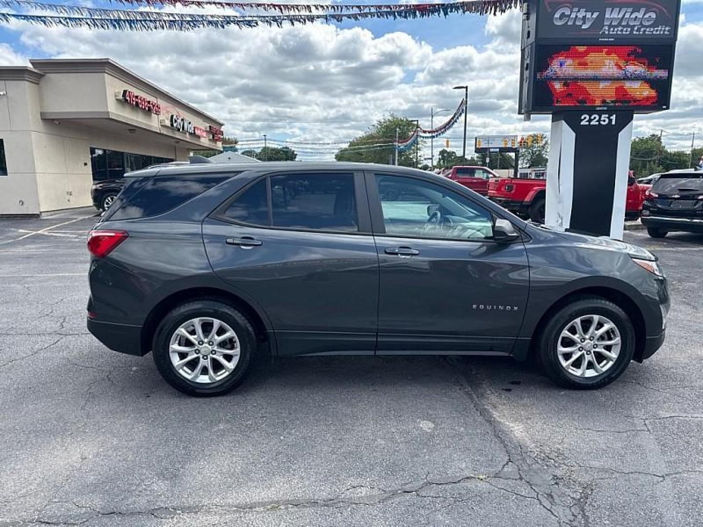 2020 GRAY /GRAY Chevrolet Equinox LS 1.5 AWD (2GNAXSEV7L6) with an 1.5L L4 DIR DOHC 16V TURBO engine, 6A transmission, located at 3304 Woodville Road, Northwood, OH, 43619, (419) 210-8019, 41.612694, -83.480743 - Your #1 Destination for Auto Loans and mdash;No Matter Your Credit!At our dealership, we believe everyone deserves the opportunity to drive their dream car and mdash;whether you have good credit, bad credit, or no credit at all. With a wide selection of hundreds of cars, trucks, and SUVs, you'll fin - Photo#5