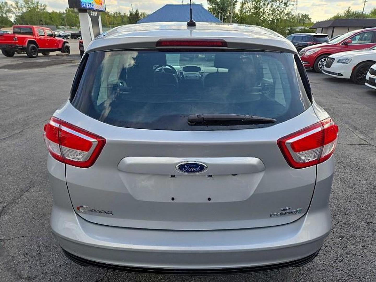 2017 SILVER /GREY Ford C-Max Hybrid SE (1FADP5AU2HL) with an 2.0L L4 DOHC 16V HYBRID engine, CVT transmission, located at 3304 Woodville Road, Northwood, OH, 43619, (419) 210-8019, 41.612694, -83.480743 - Your #1 Destination for Auto Loans and mdash;No Matter Your Credit!At our dealership, we believe everyone deserves the opportunity to drive their dream car and mdash;whether you have good credit, bad credit, or no credit at all. With a wide selection of hundreds of cars, trucks, and SUVs, you'll fin - Photo#3