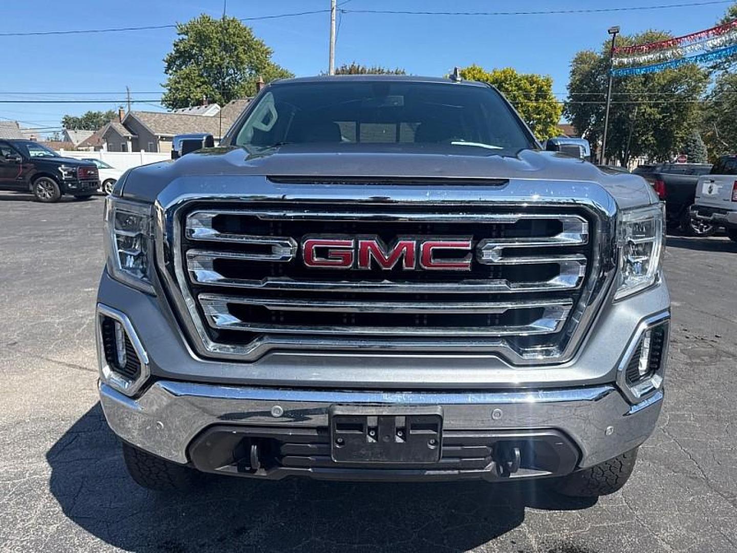 2019 GRAY /BLACK GMC Sierra 1500 SLT Crew Cab Short Box 4WD (3GTU9DEDXKG) with an 5.3L V8 OHV 16V engine, 6A transmission, located at 3304 Woodville Road, Northwood, OH, 43619, (419) 210-8019, 41.612694, -83.480743 - Your #1 Destination for Auto Loans and mdash;No Matter Your Credit!At our dealership, we believe everyone deserves the opportunity to drive their dream car and mdash;whether you have good credit, bad credit, or no credit at all. With a wide selection of hundreds of cars, trucks, and SUVs, you'll fin - Photo#7