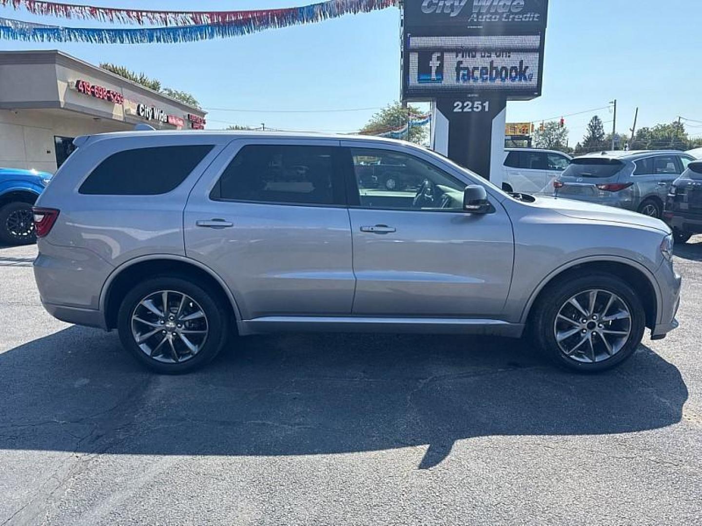 2017 SILVER /BLACK Dodge Durango Limited AWD (1C4RDJDG1HC) with an 3.6L V6 DOHC 24V engine, 8A transmission, located at 3304 Woodville Road, Northwood, OH, 43619, (419) 210-8019, 41.612694, -83.480743 - Your #1 Destination for Auto Loans and mdash;No Matter Your Credit!At our dealership, we believe everyone deserves the opportunity to drive their dream car and mdash;whether you have good credit, bad credit, or no credit at all. With a wide selection of hundreds of cars, trucks, and SUVs, you'll fin - Photo#5