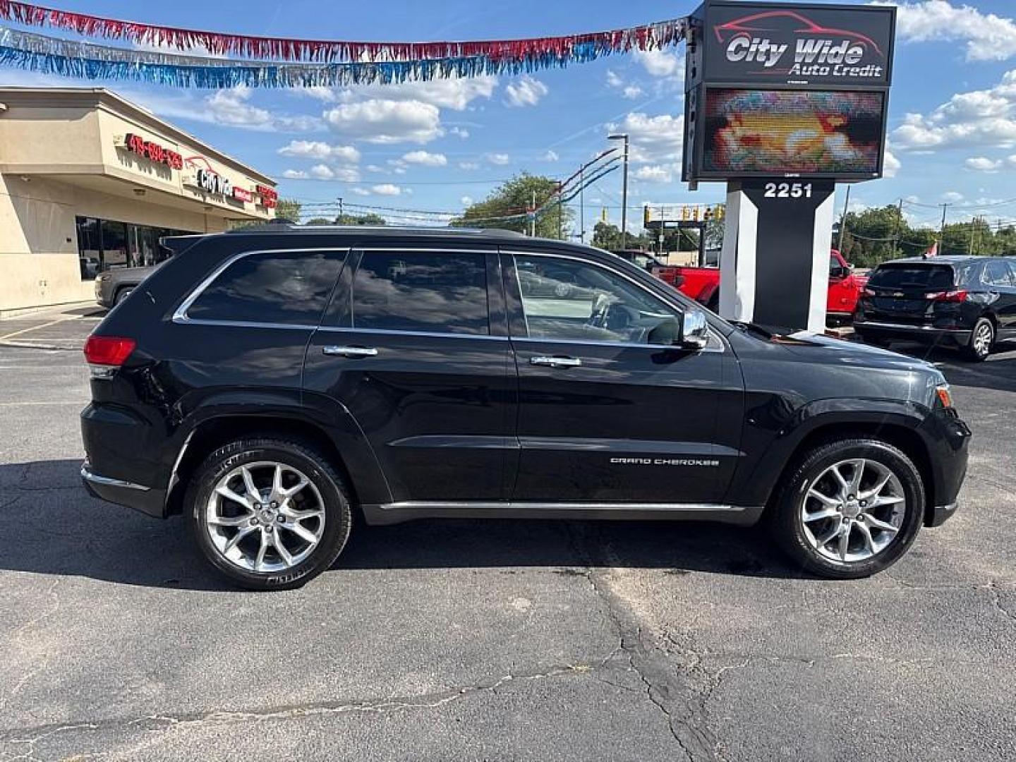 2014 BLACK /BROWN Jeep Grand Cherokee Summit 4WD (1C4RJFJG5EC) with an 3.6L V6 DOHC 24V engine, 5-Speed Automatic transmission, located at 3304 Woodville Road, Northwood, OH, 43619, (419) 210-8019, 41.612694, -83.480743 - Your #1 Destination for Auto Loans and mdash;No Matter Your Credit!At our dealership, we believe everyone deserves the opportunity to drive their dream car and mdash;whether you have good credit, bad credit, or no credit at all. With a wide selection of hundreds of cars, trucks, and SUVs, you'll fin - Photo#5