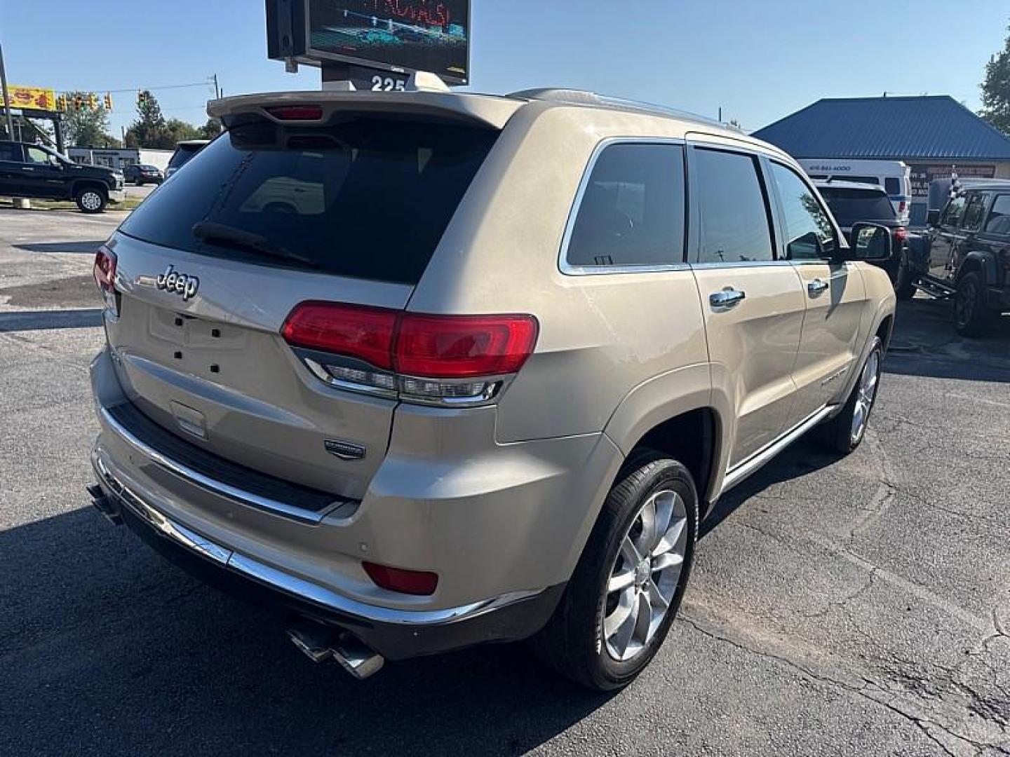 2014 GOLD /BLACK Jeep Grand Cherokee Summit 4WD (1C4RJFJG8EC) with an 3.6L V6 DOHC 24V engine, 5-Speed Automatic transmission, located at 3304 Woodville Road, Northwood, OH, 43619, (419) 210-8019, 41.612694, -83.480743 - Your #1 Destination for Auto Loans and mdash;No Matter Your Credit!At our dealership, we believe everyone deserves the opportunity to drive their dream car and mdash;whether you have good credit, bad credit, or no credit at all. With a wide selection of hundreds of cars, trucks, and SUVs, you'll fin - Photo#4