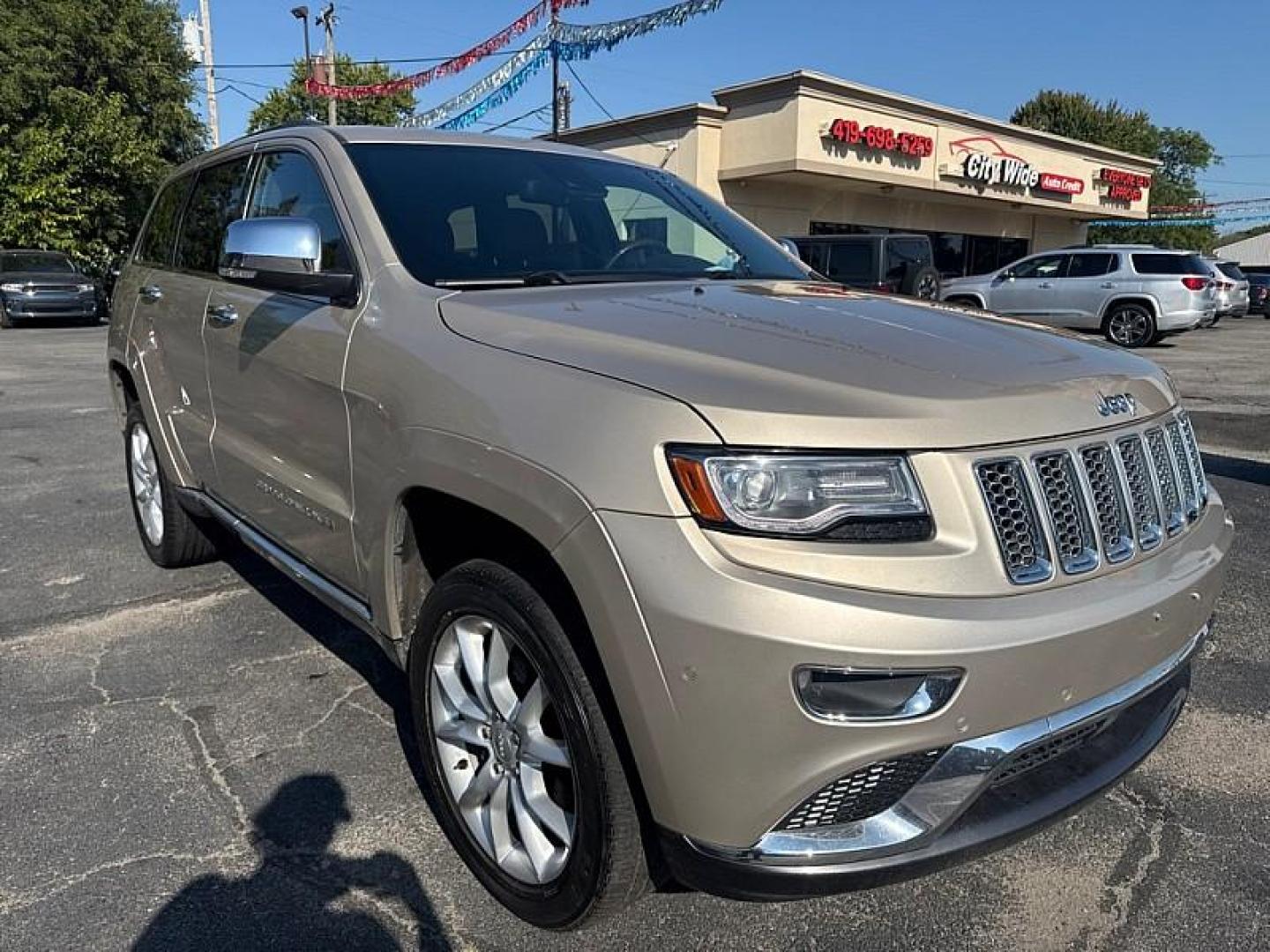 2014 GOLD /BLACK Jeep Grand Cherokee Summit 4WD (1C4RJFJG8EC) with an 3.6L V6 DOHC 24V engine, 5-Speed Automatic transmission, located at 3304 Woodville Road, Northwood, OH, 43619, (419) 210-8019, 41.612694, -83.480743 - Your #1 Destination for Auto Loans and mdash;No Matter Your Credit!At our dealership, we believe everyone deserves the opportunity to drive their dream car and mdash;whether you have good credit, bad credit, or no credit at all. With a wide selection of hundreds of cars, trucks, and SUVs, you'll fin - Photo#6