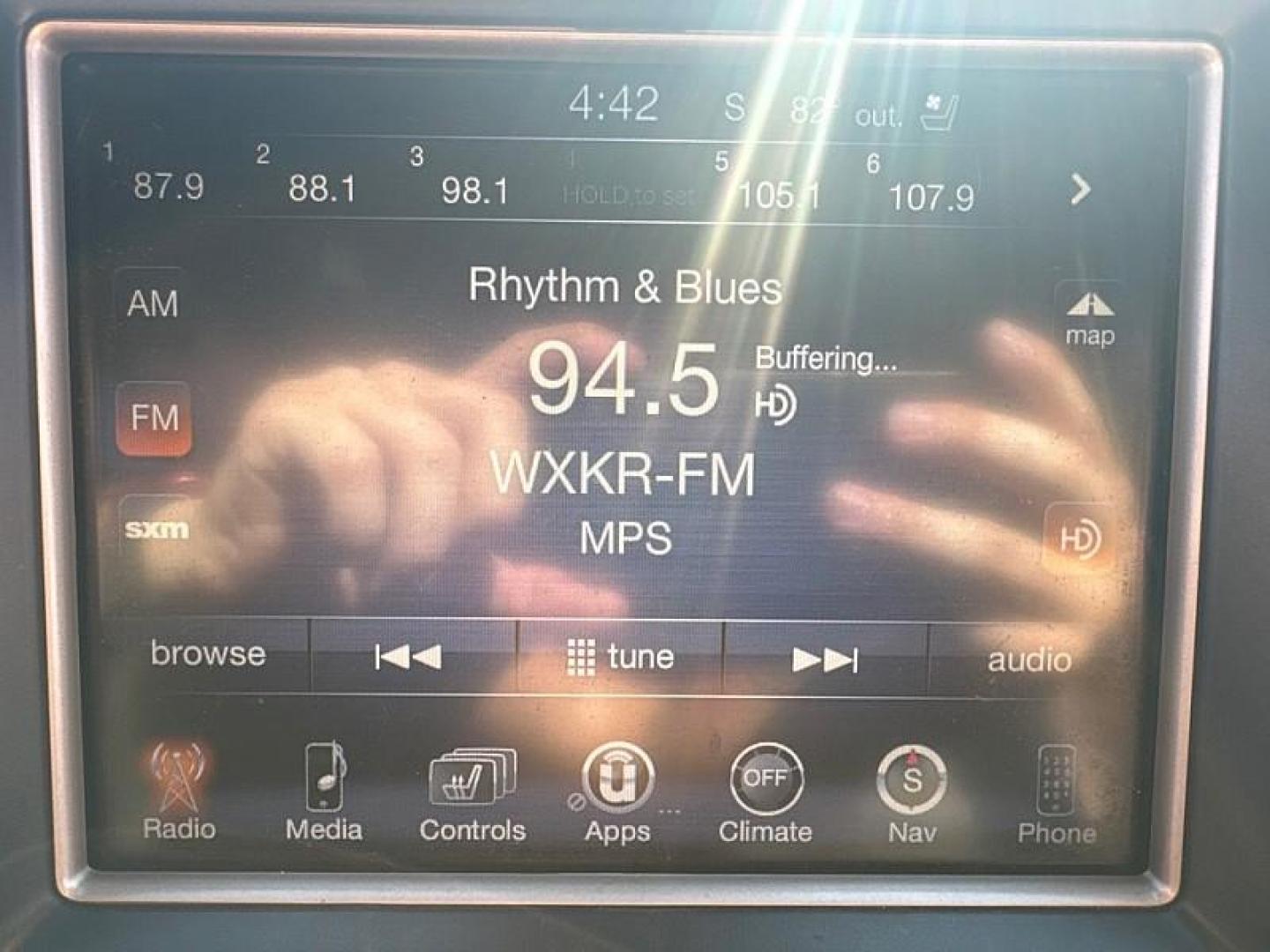 2014 GOLD /BLACK Jeep Grand Cherokee Summit 4WD (1C4RJFJG8EC) with an 3.6L V6 DOHC 24V engine, 5-Speed Automatic transmission, located at 3304 Woodville Road, Northwood, OH, 43619, (419) 210-8019, 41.612694, -83.480743 - Your #1 Destination for Auto Loans and mdash;No Matter Your Credit!At our dealership, we believe everyone deserves the opportunity to drive their dream car and mdash;whether you have good credit, bad credit, or no credit at all. With a wide selection of hundreds of cars, trucks, and SUVs, you'll fin - Photo#20