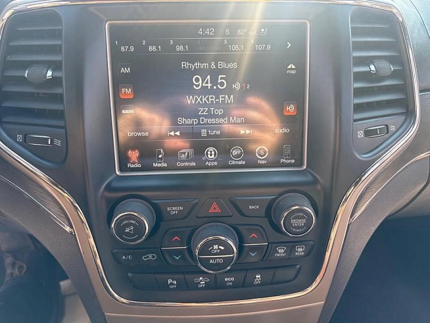 2014 GOLD /BLACK Jeep Grand Cherokee Summit 4WD (1C4RJFJG8EC) with an 3.6L V6 DOHC 24V engine, 5-Speed Automatic transmission, located at 3304 Woodville Road, Northwood, OH, 43619, (419) 210-8019, 41.612694, -83.480743 - Your #1 Destination for Auto Loans and mdash;No Matter Your Credit!At our dealership, we believe everyone deserves the opportunity to drive their dream car and mdash;whether you have good credit, bad credit, or no credit at all. With a wide selection of hundreds of cars, trucks, and SUVs, you'll fin - Photo#21