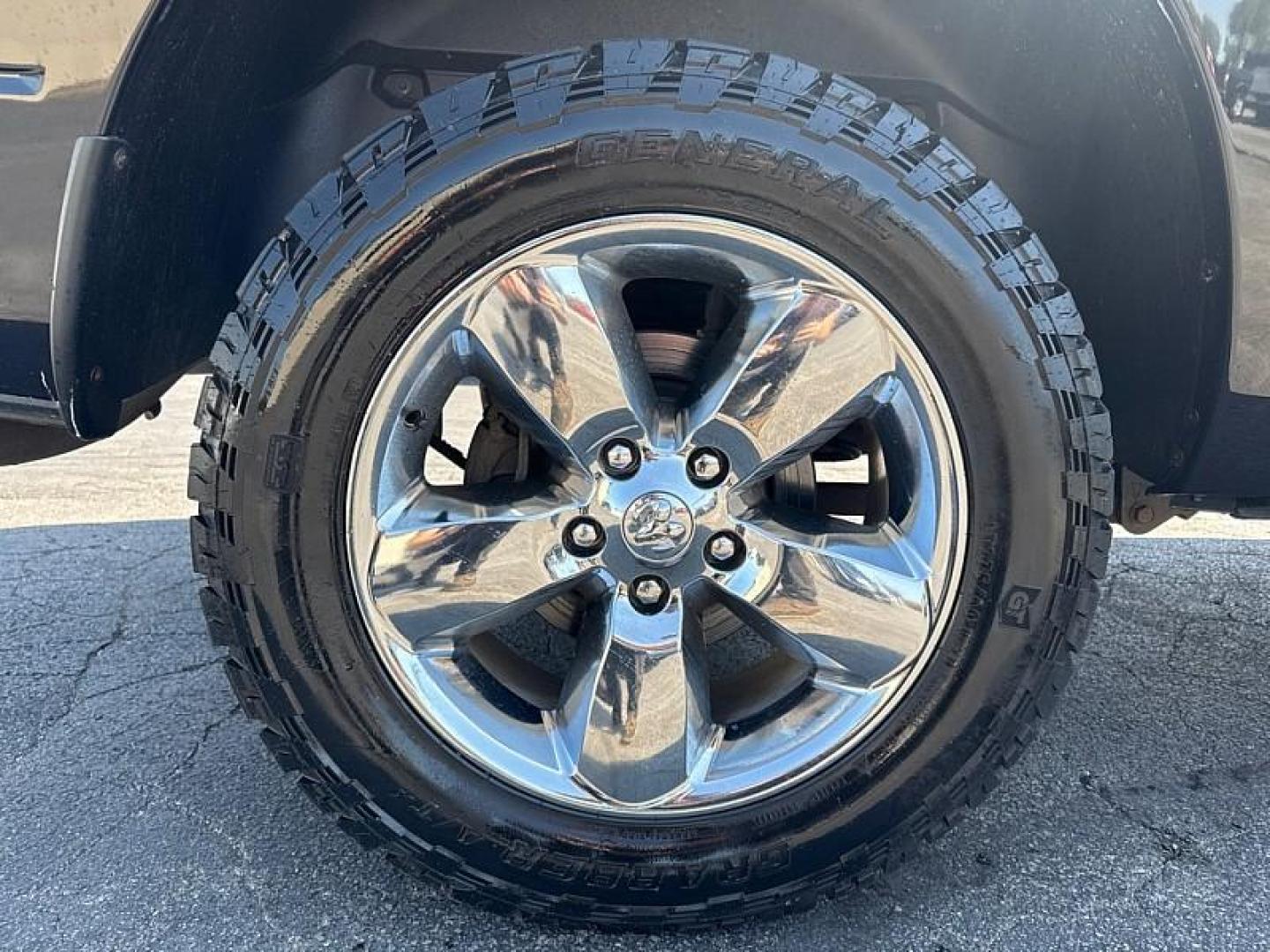 2016 BLACK /BLACK RAM 1500 SLT Crew Cab SWB 4WD (1C6RR7LT5GS) with an 5.7L V8 OHV 16V engine, 6A transmission, located at 3304 Woodville Road, Northwood, OH, 43619, (419) 210-8019, 41.612694, -83.480743 - Your #1 Destination for Auto Loans and mdash;No Matter Your Credit!At our dealership, we believe everyone deserves the opportunity to drive their dream car and mdash;whether you have good credit, bad credit, or no credit at all. With a wide selection of hundreds of cars, trucks, and SUVs, you'll fin - Photo#17