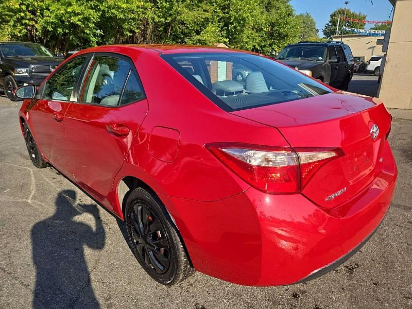 2019 RED /GRAY Toyota Corolla SE CVT (2T1BURHEXKC) with an 1.8L L4 DOHC 16V engine, CVT transmission, located at 3304 Woodville Road, Northwood, OH, 43619, (419) 210-8019, 41.612694, -83.480743 - Your #1 Destination for Auto Loans and mdash;No Matter Your Credit!At our dealership, we believe everyone deserves the opportunity to drive their dream car and mdash;whether you have good credit, bad credit, or no credit at all. With a wide selection of hundreds of cars, trucks, and SUVs, you'll fin - Photo#2